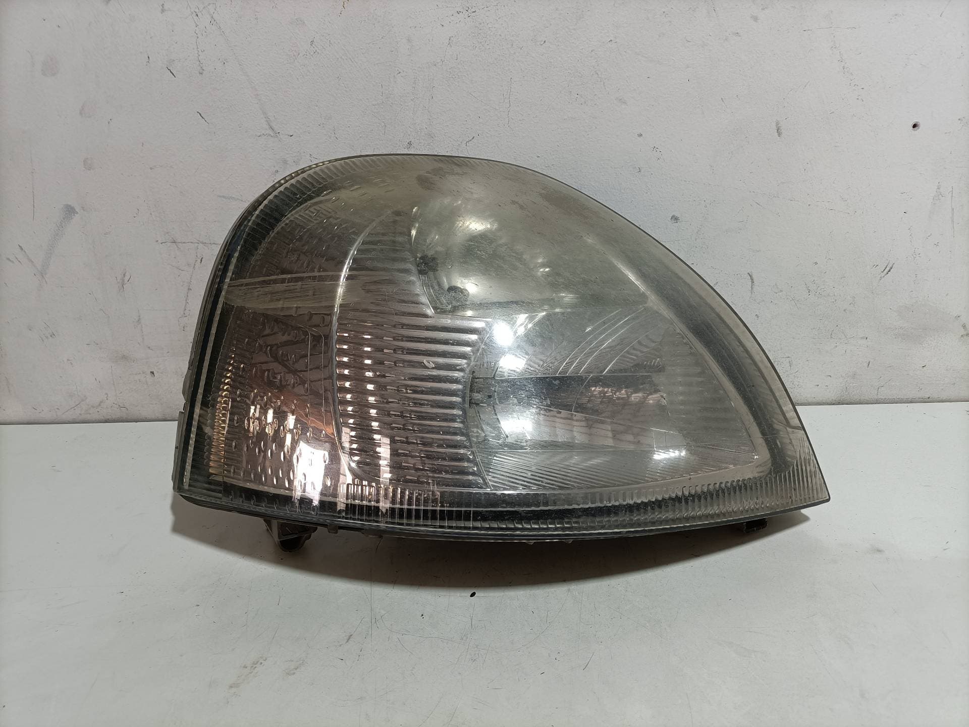 Faro derecho RENAULT MASTER II PHASE 2 CAJA CERRADA