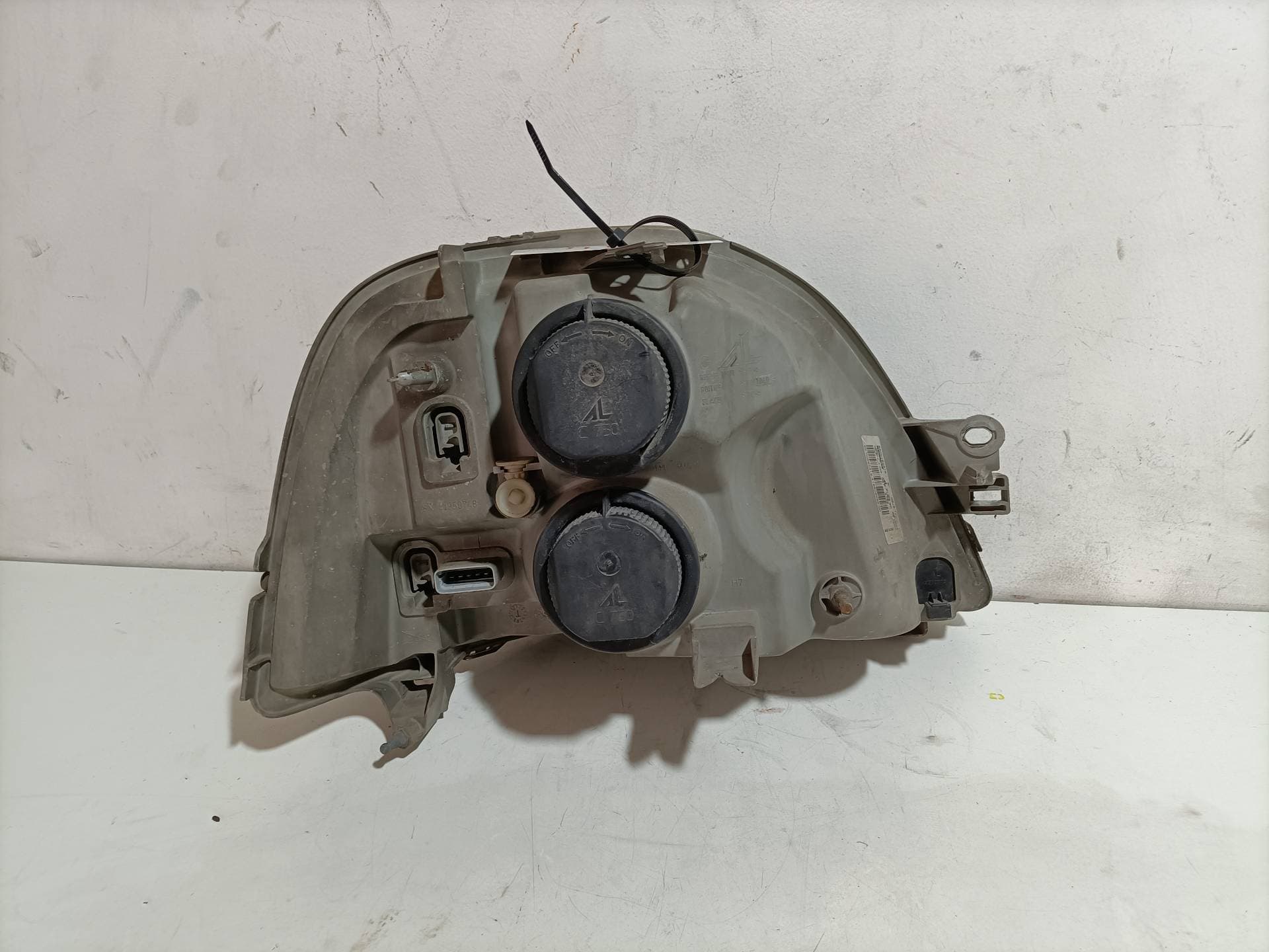 Faro izquierdo RENAULT MASTER II PHASE 2 CAJA CERRADA 5
