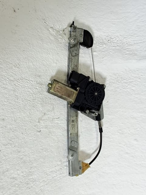 Elevalunas trasero derecho BMW SERIE 1 BERLINA (E81/E87)