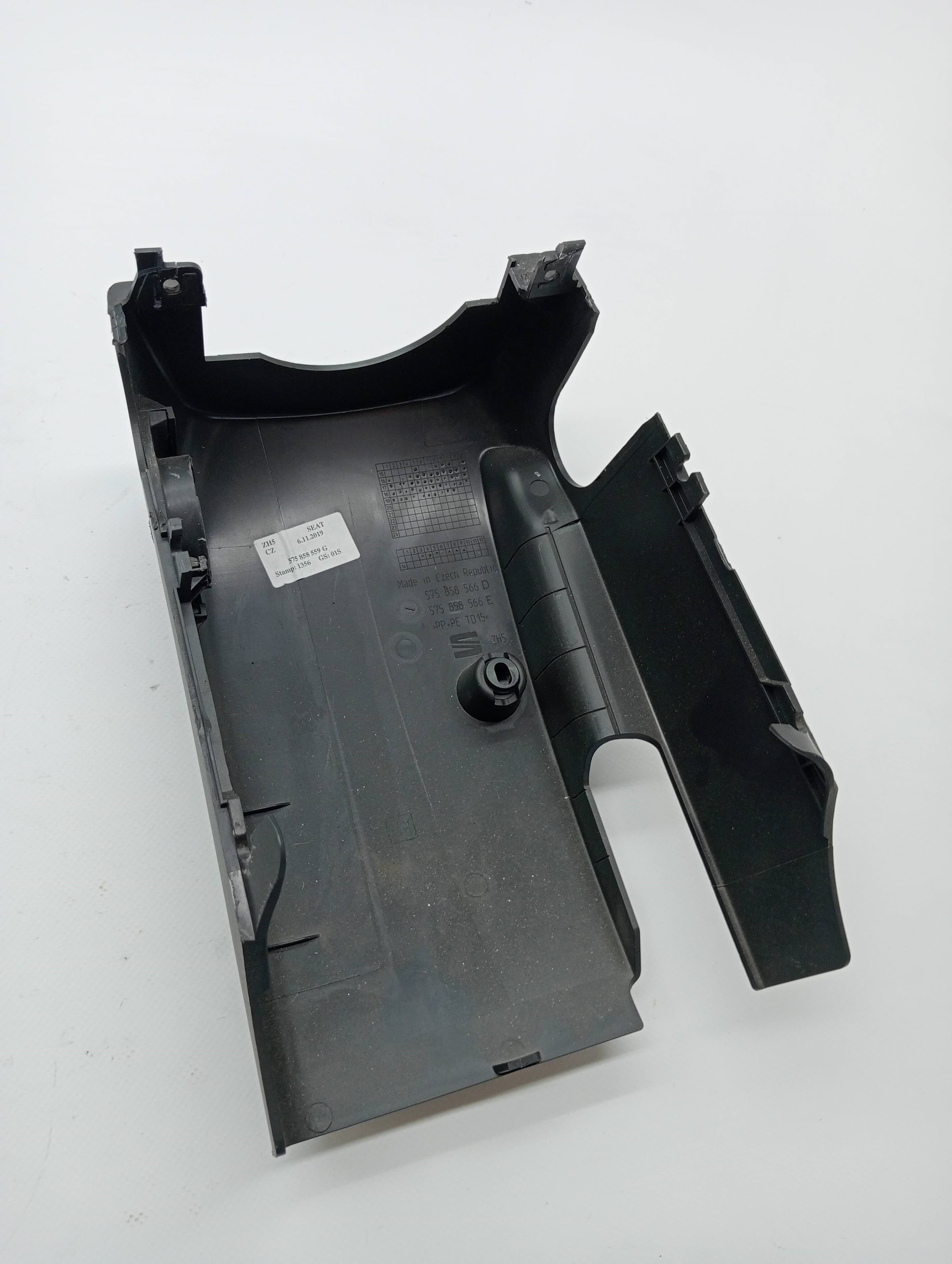 Plastico SEAT LEON ST (5F8) 2