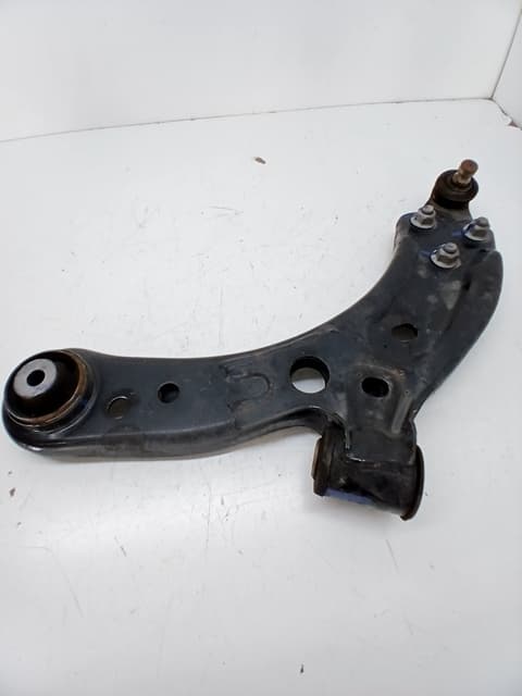Brazo suspension inferior delantero izquierdo MG ZS 2