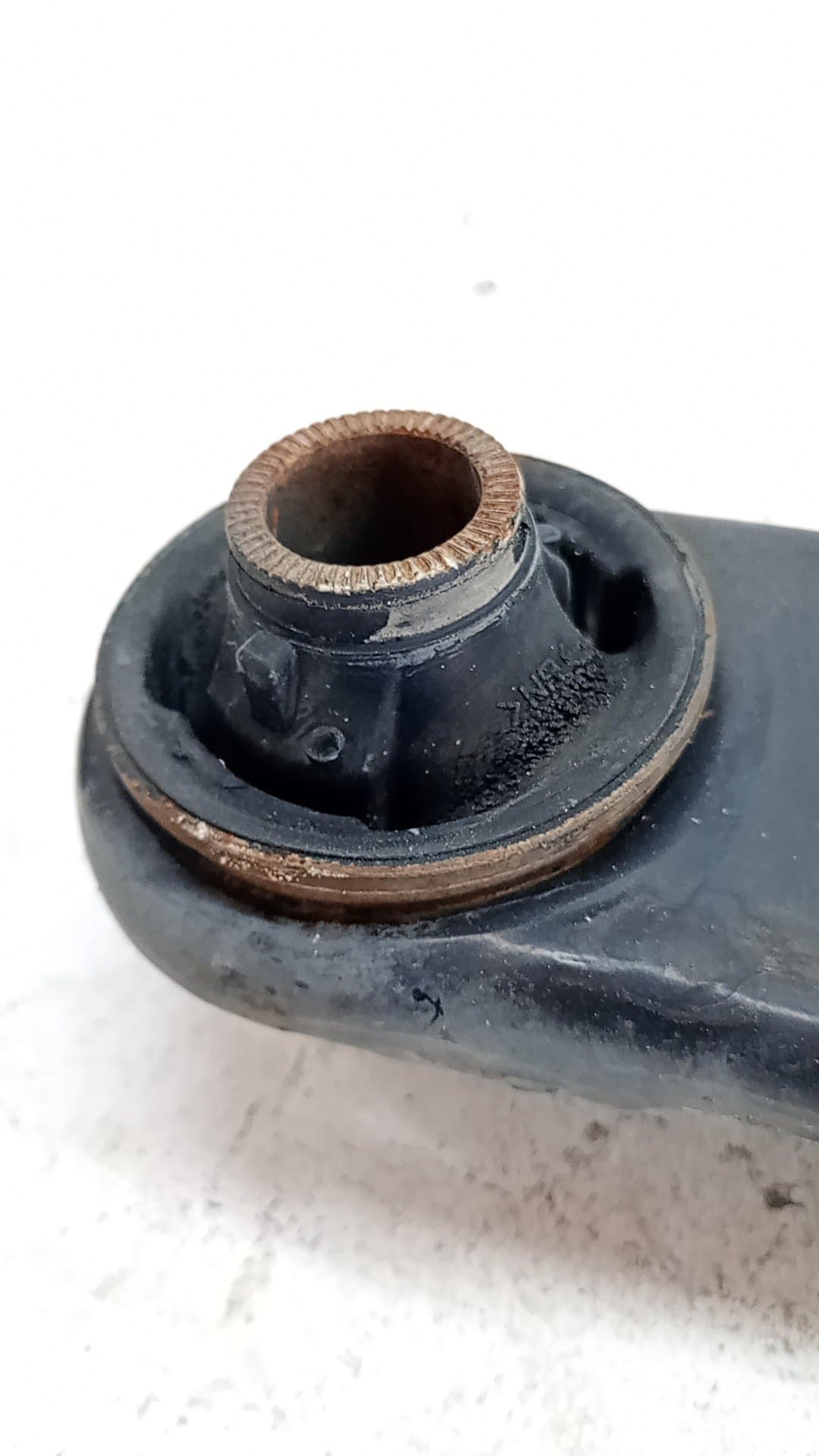 Brazo suspension inferior delantero izquierdo TOYOTA YARIS 4