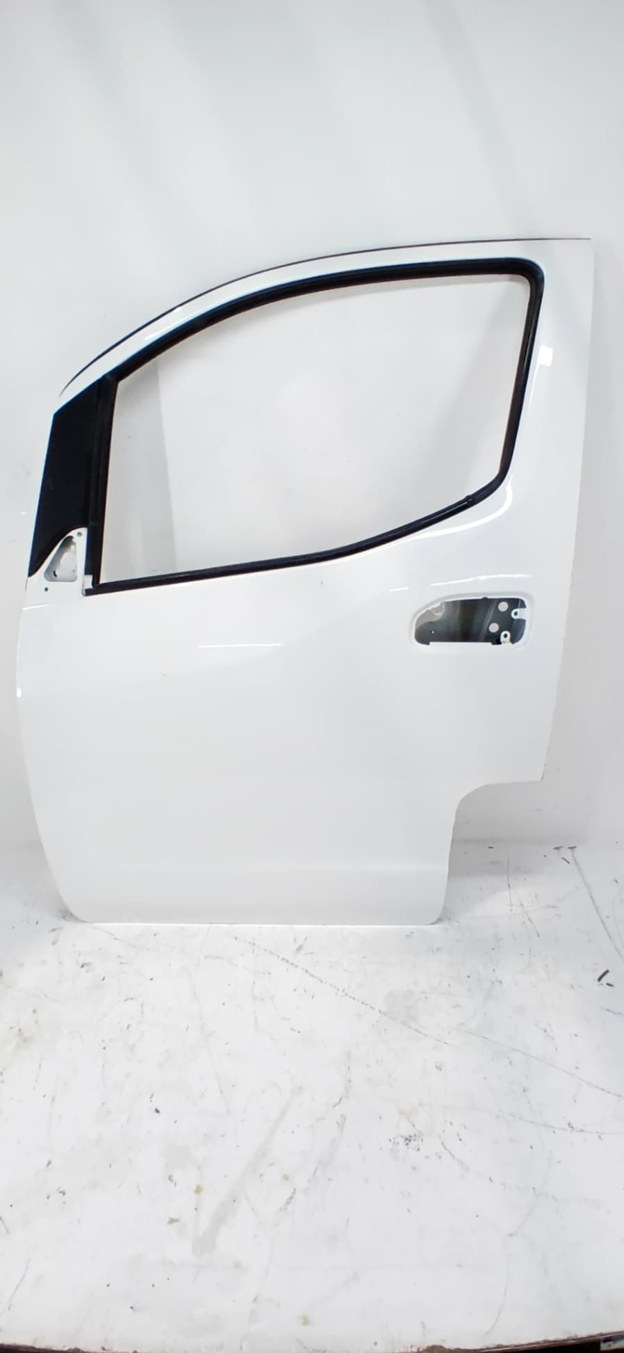 Puerta delantera izquierda NISSAN NV 200 (M20)