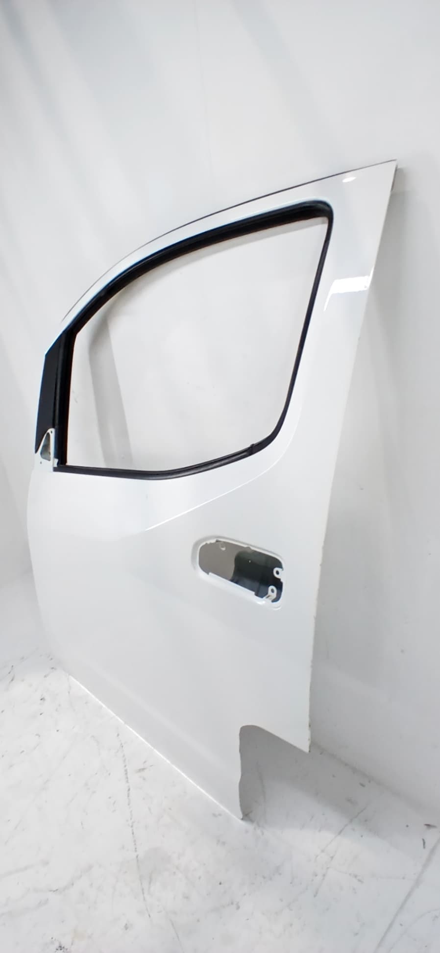 Puerta delantera izquierda NISSAN NV 200 (M20) 3