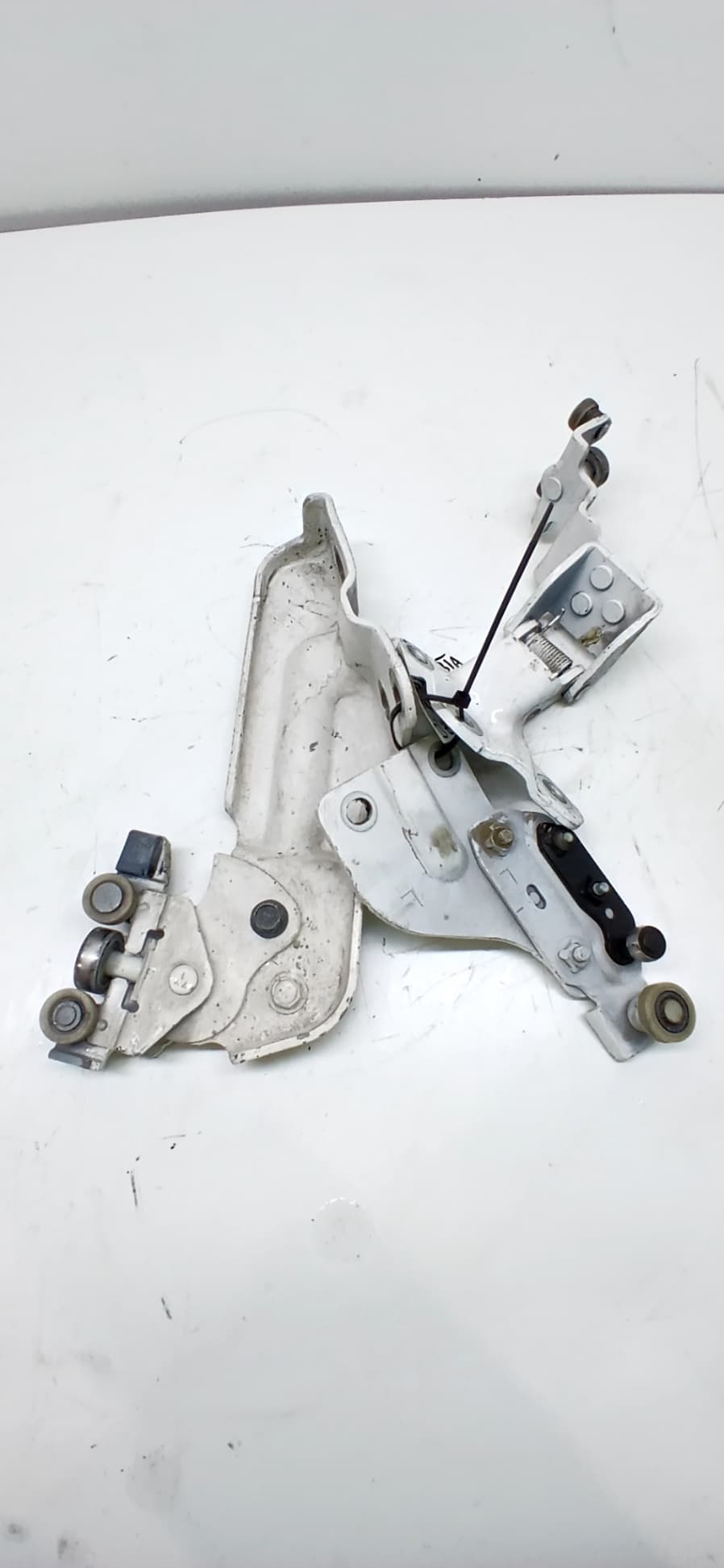 Bisagra puerta trasera izquierda NISSAN NV 200 (M20)