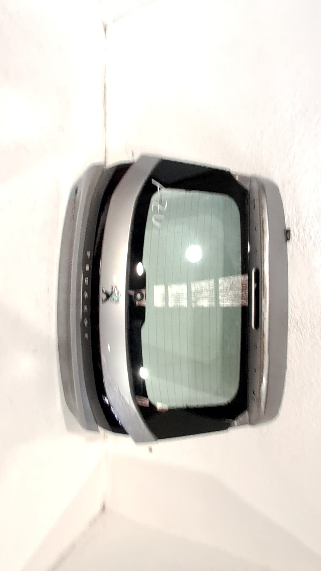 Porton trasero PEUGEOT 208 (P2)