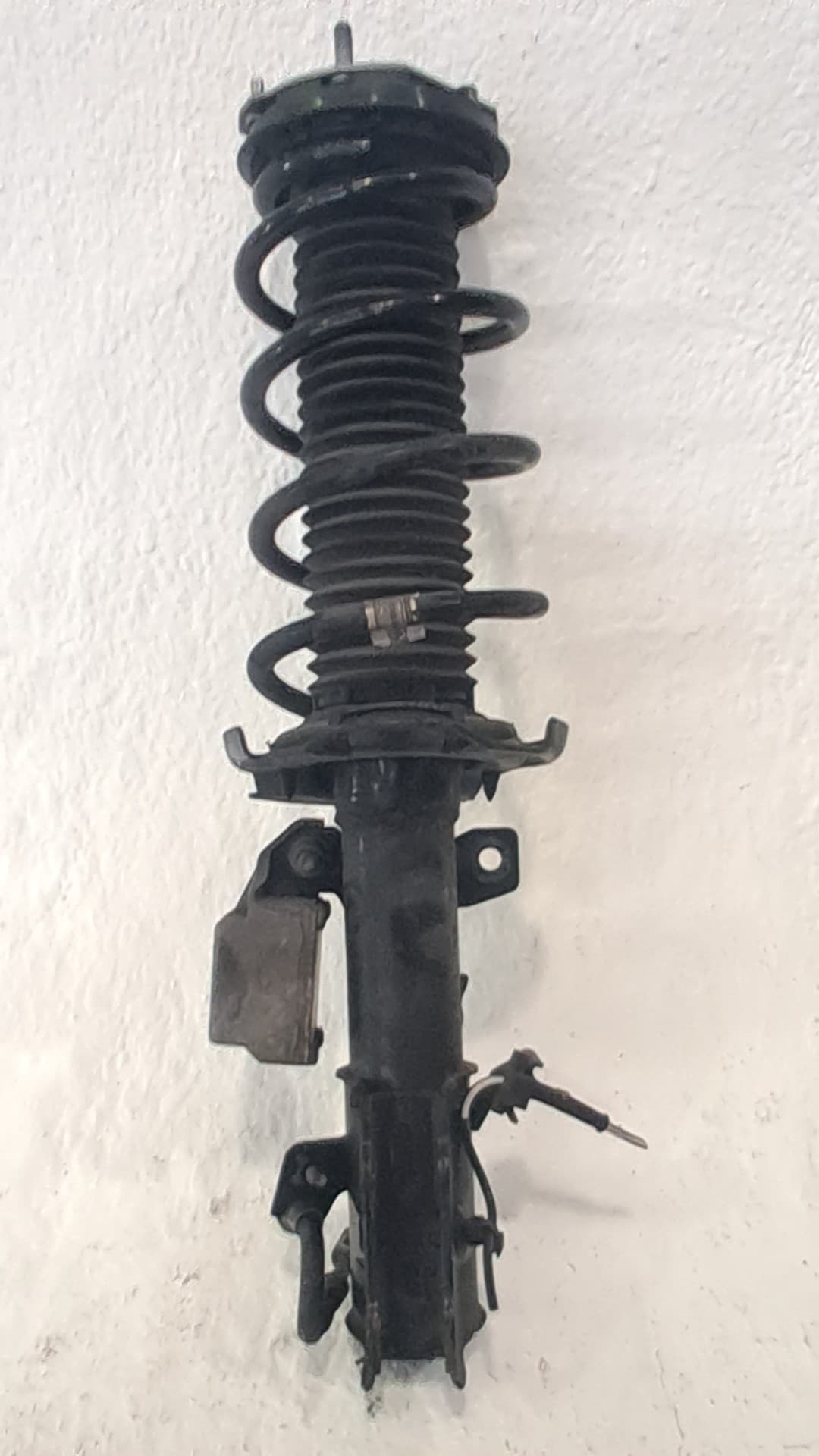 Amortiguador delantero izquierdo FORD FIESTA 4