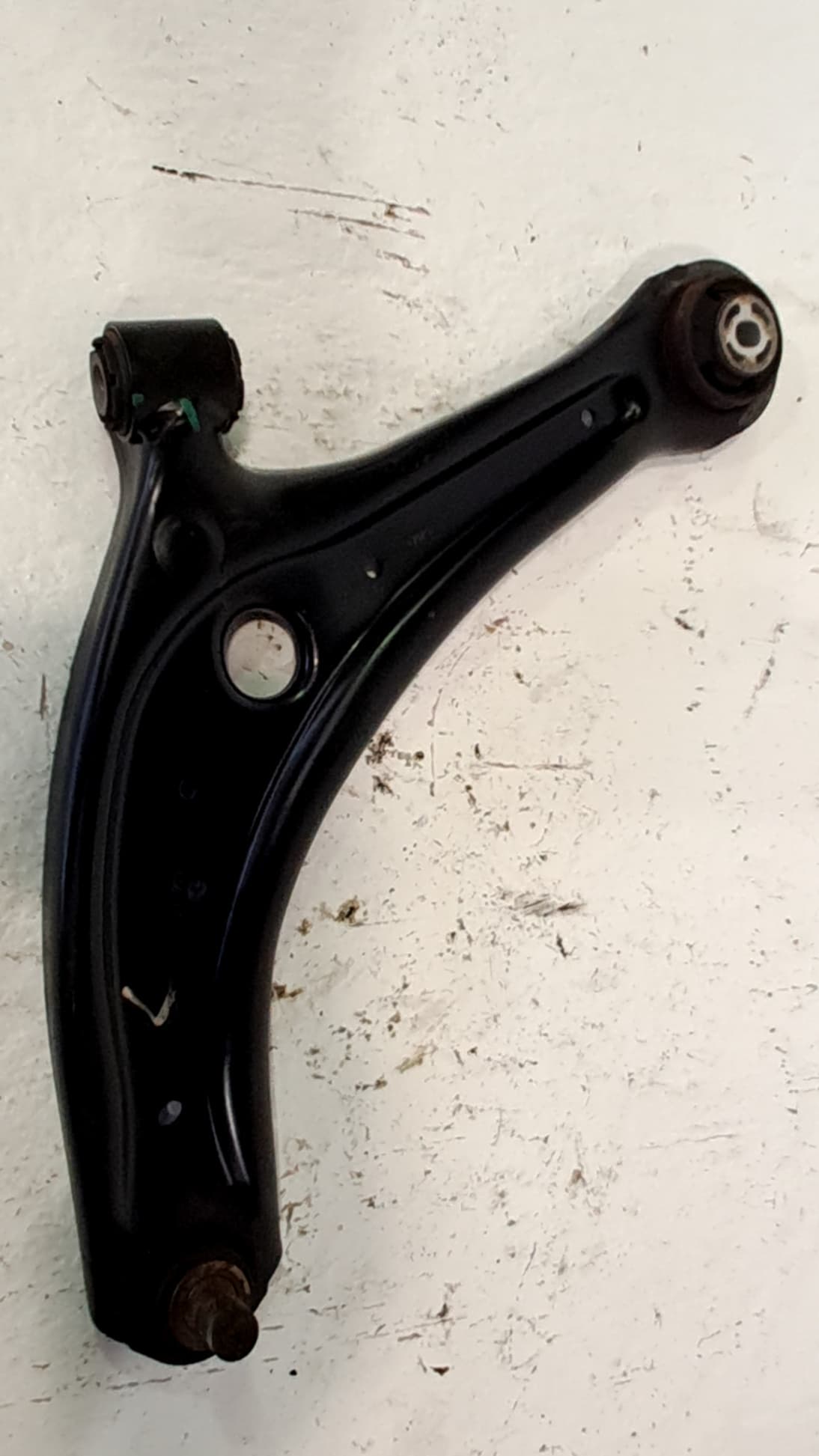 Brazo suspension inferior delantero izquierdo FORD FIESTA