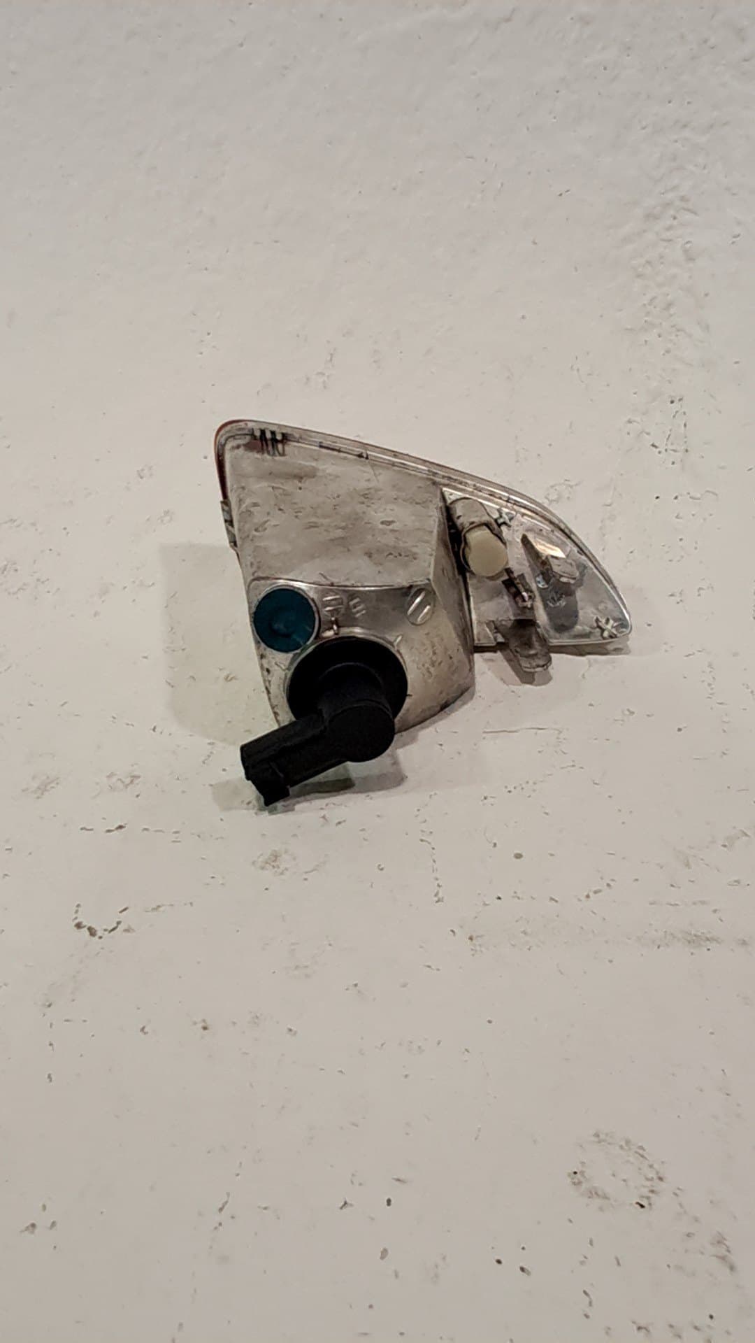Faro antiniebla trasero izquierdo FORD FIESTA 2