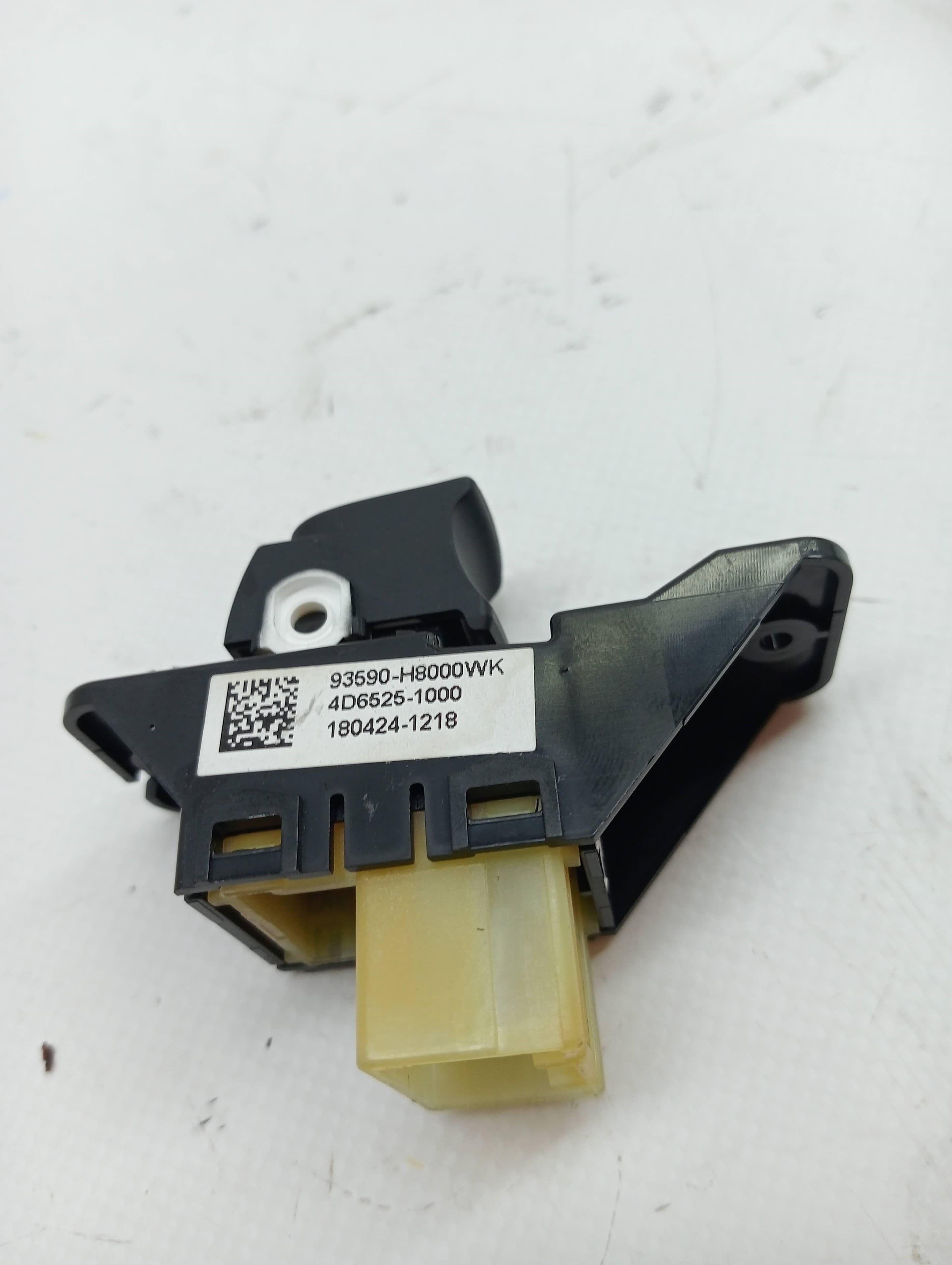 Mando elevalunas trasero derecho KIA RIO 3