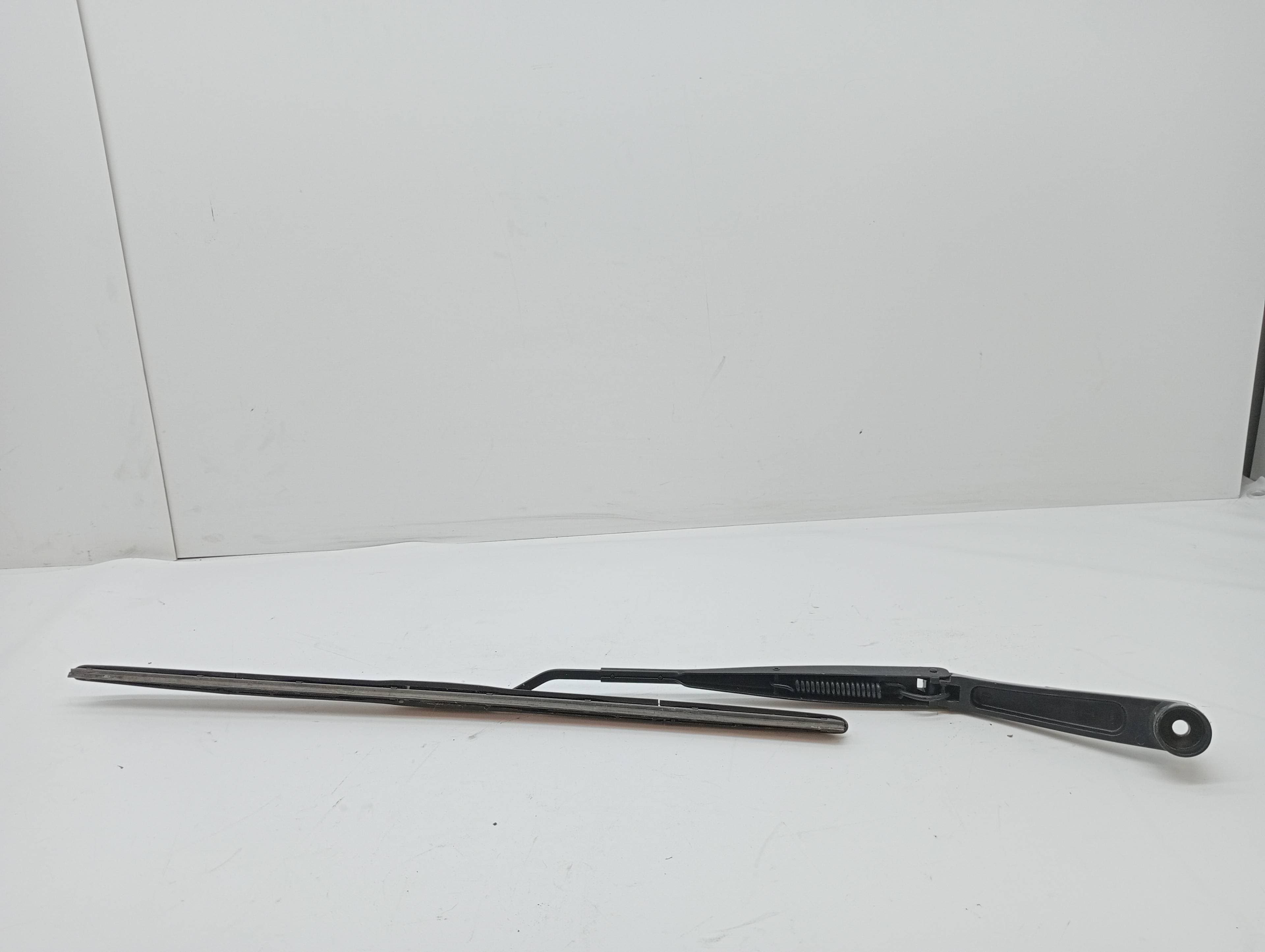Brazo limpia delantero derecho KIA RIO 2