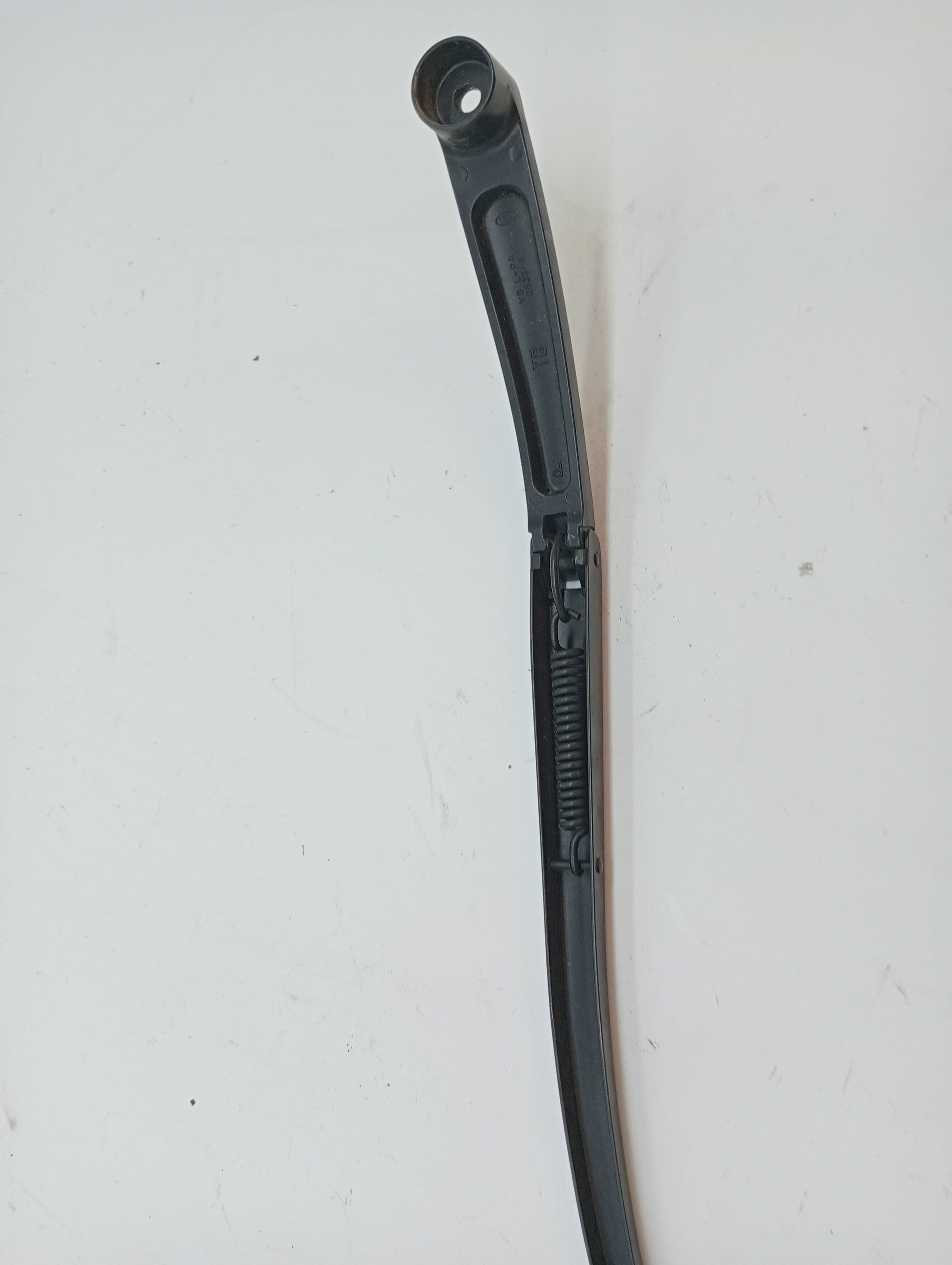 Brazo limpia delantero izquierdo KIA RIO