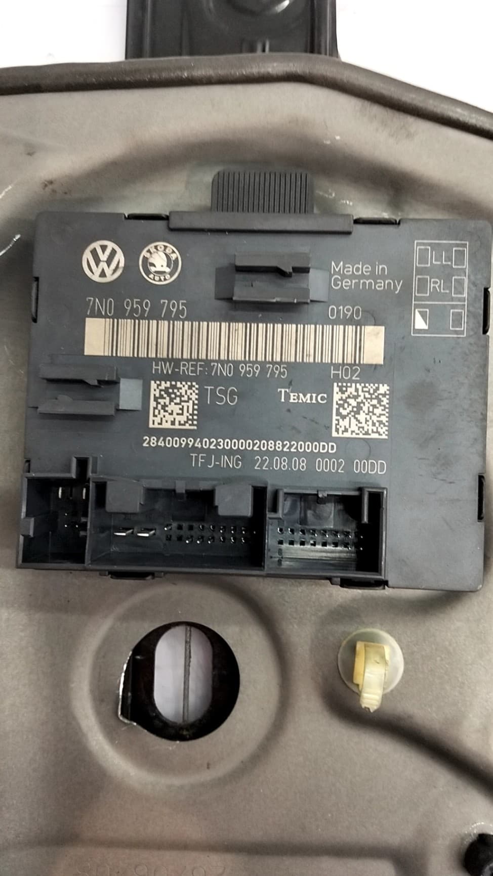 Elevalunas trasero izquierdo SKODA SUPERB II (3T4) 3