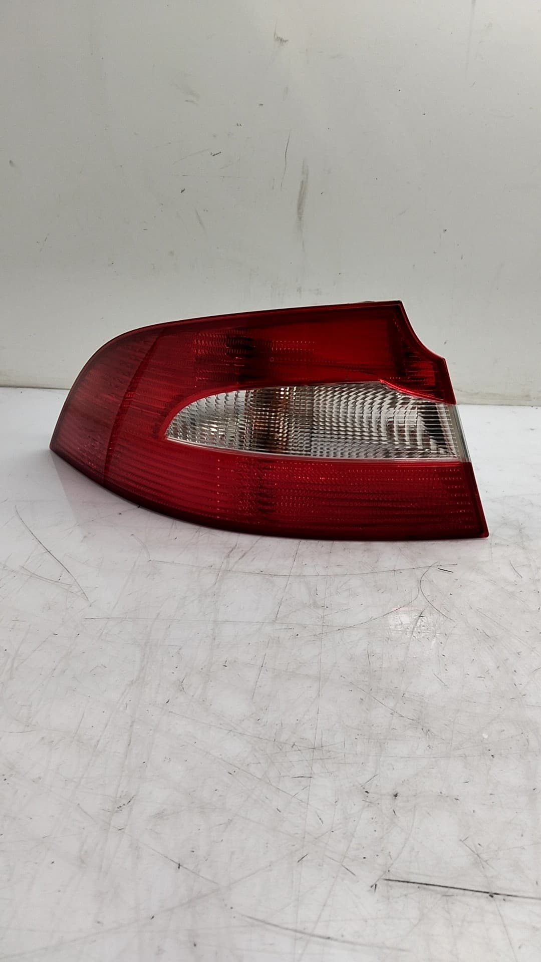 Piloto trasero derecho SKODA SUPERB II (3T4)