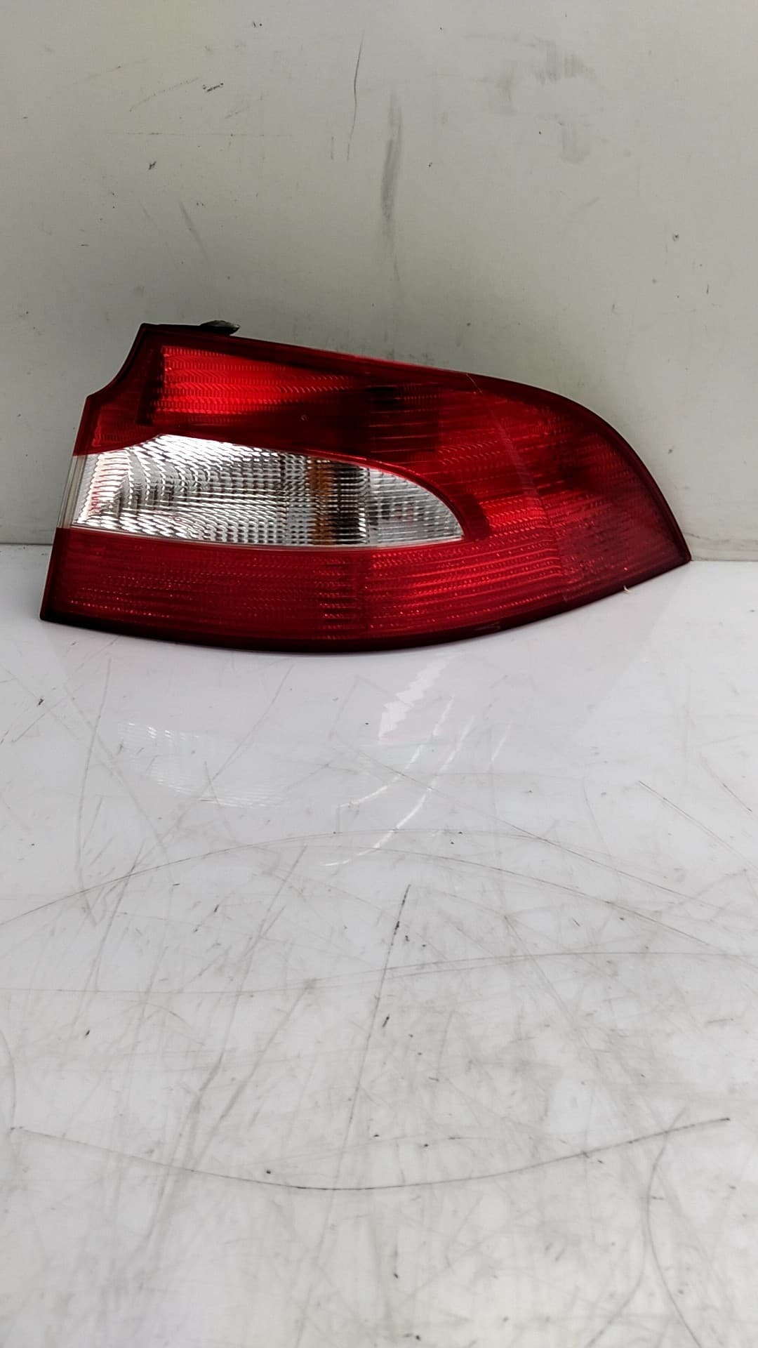 Piloto trasero izquierdo SKODA SUPERB II (3T4)