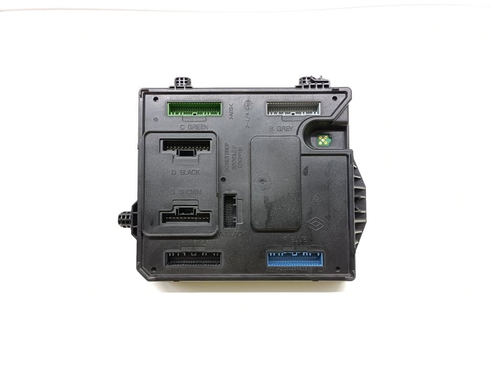 Caja reles / fusibles RENAULT FLUENCE