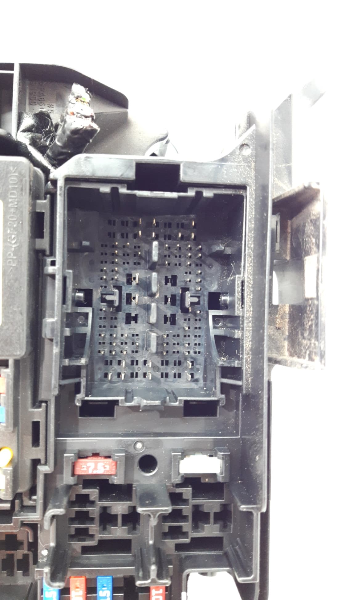 Caja fusibles KIA CEED 3