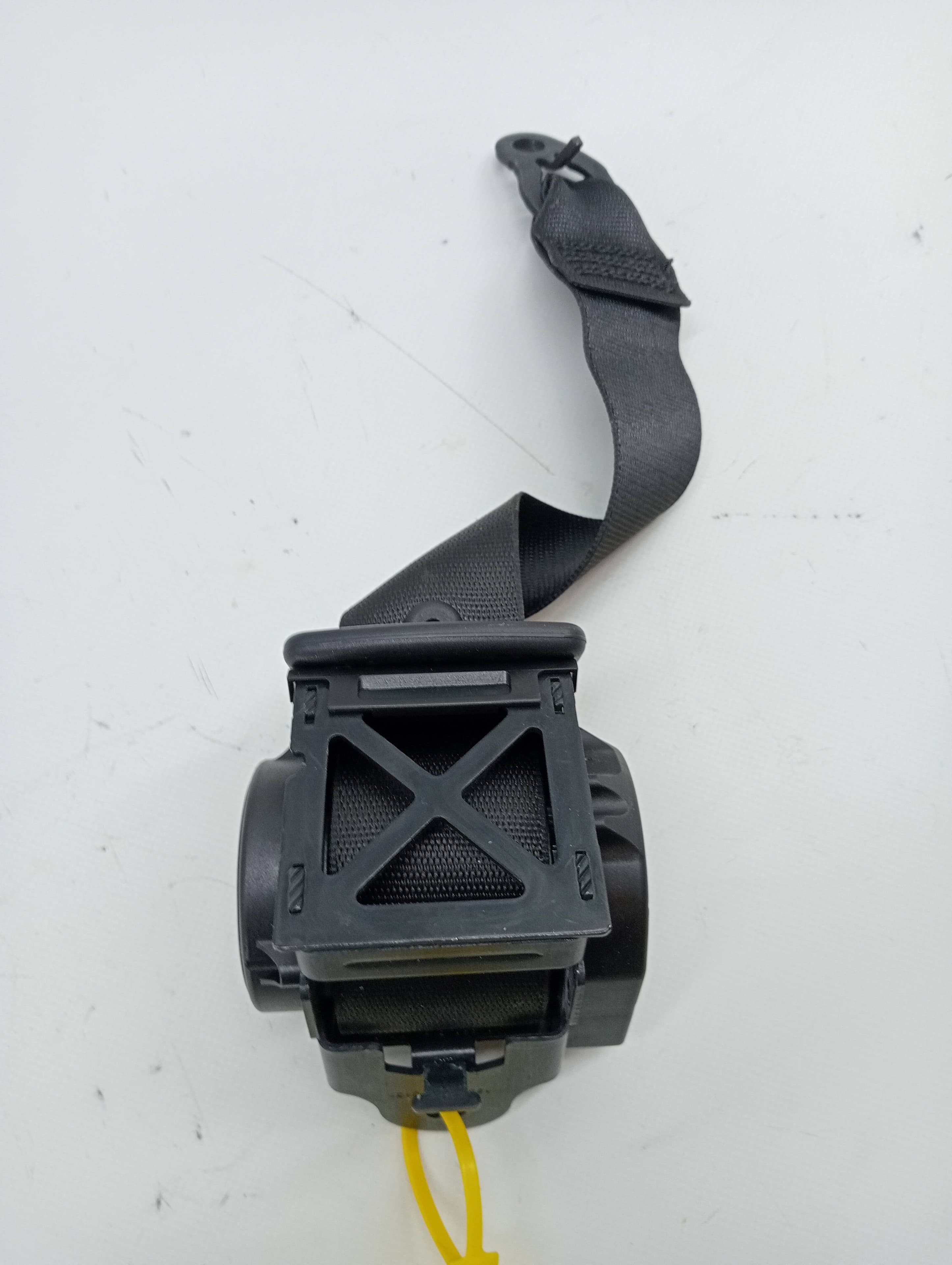 Cinturon seguridad trasero derecho BMW SERIE 1 LIM 2