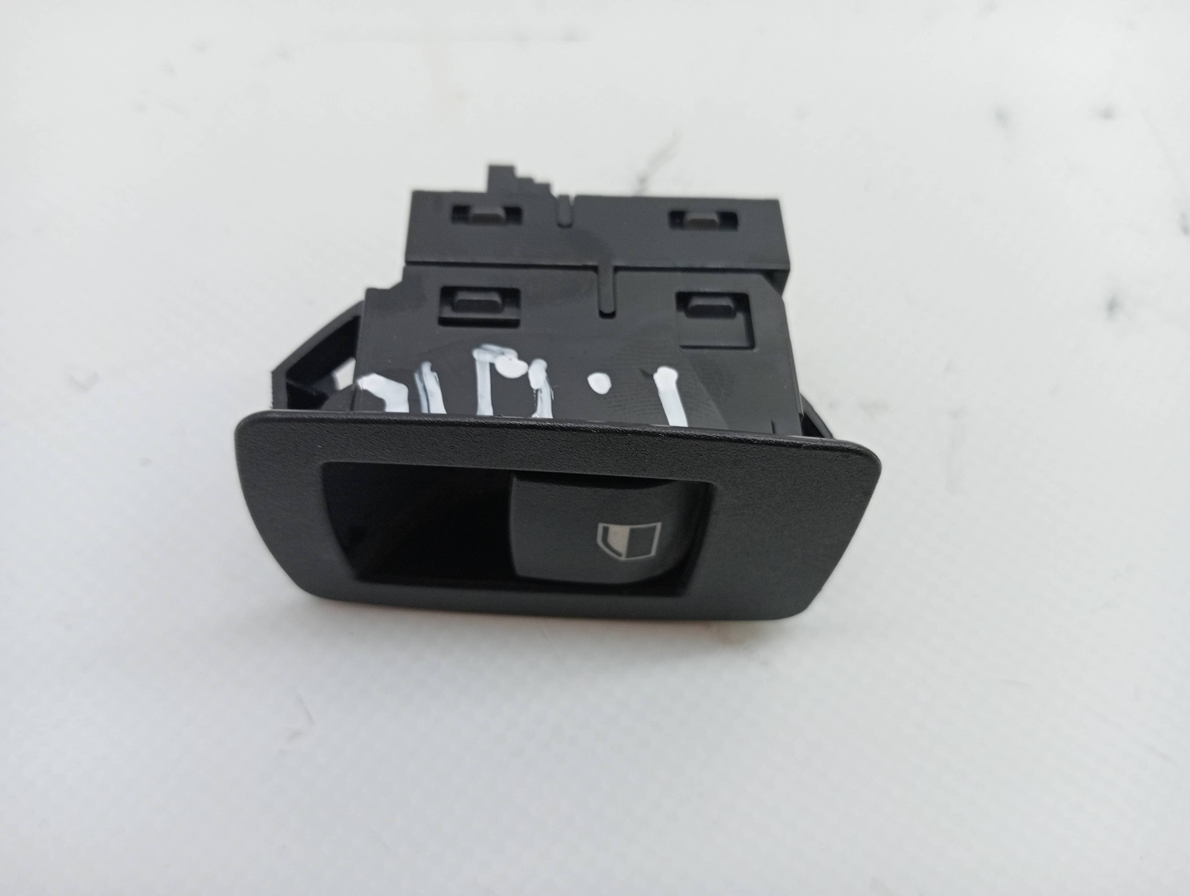 Mando elevalunas trasero derecho BMW SERIE 1 LIM