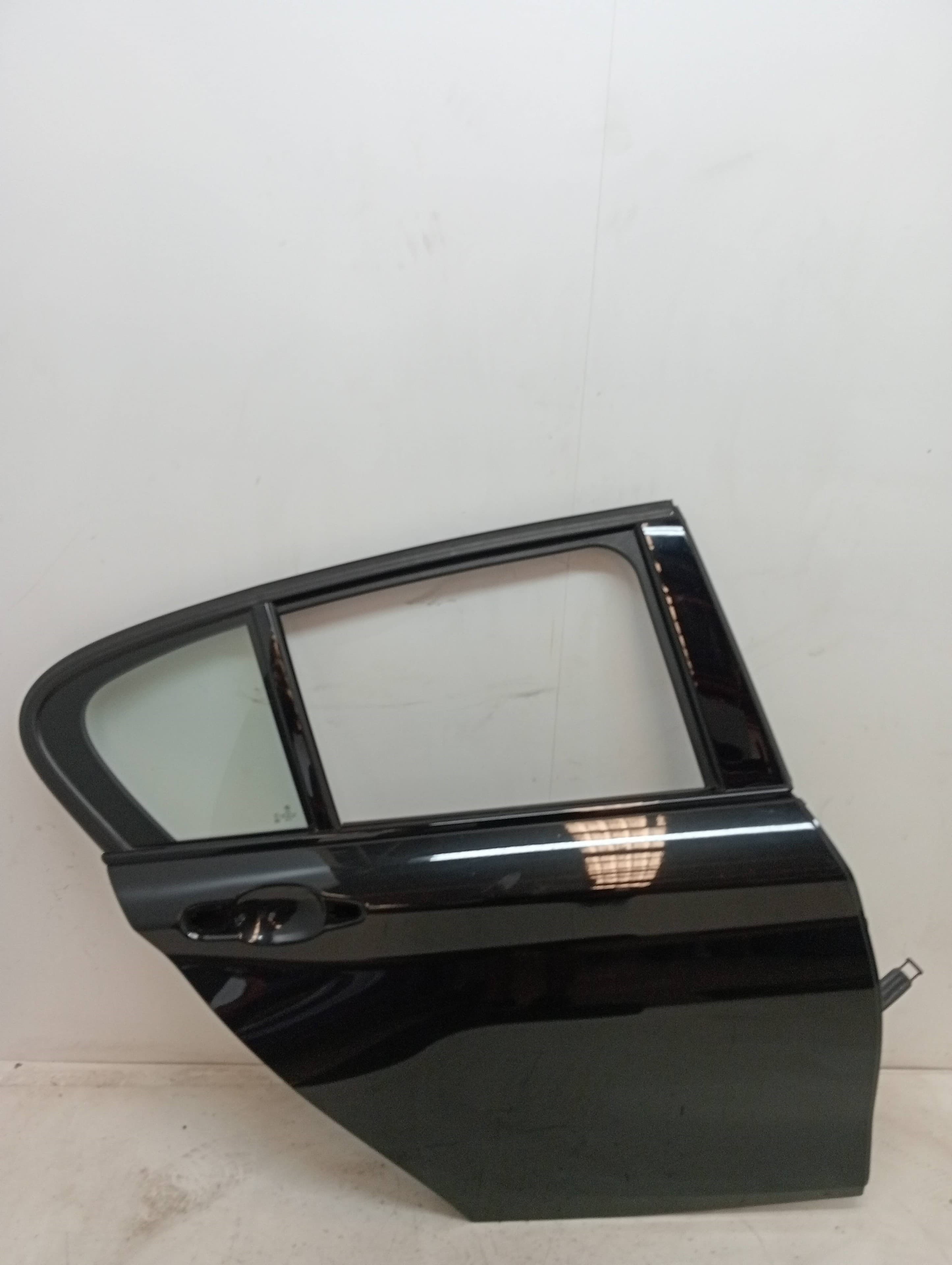 Puerta trasera derecha BMW SERIE 1 LIM