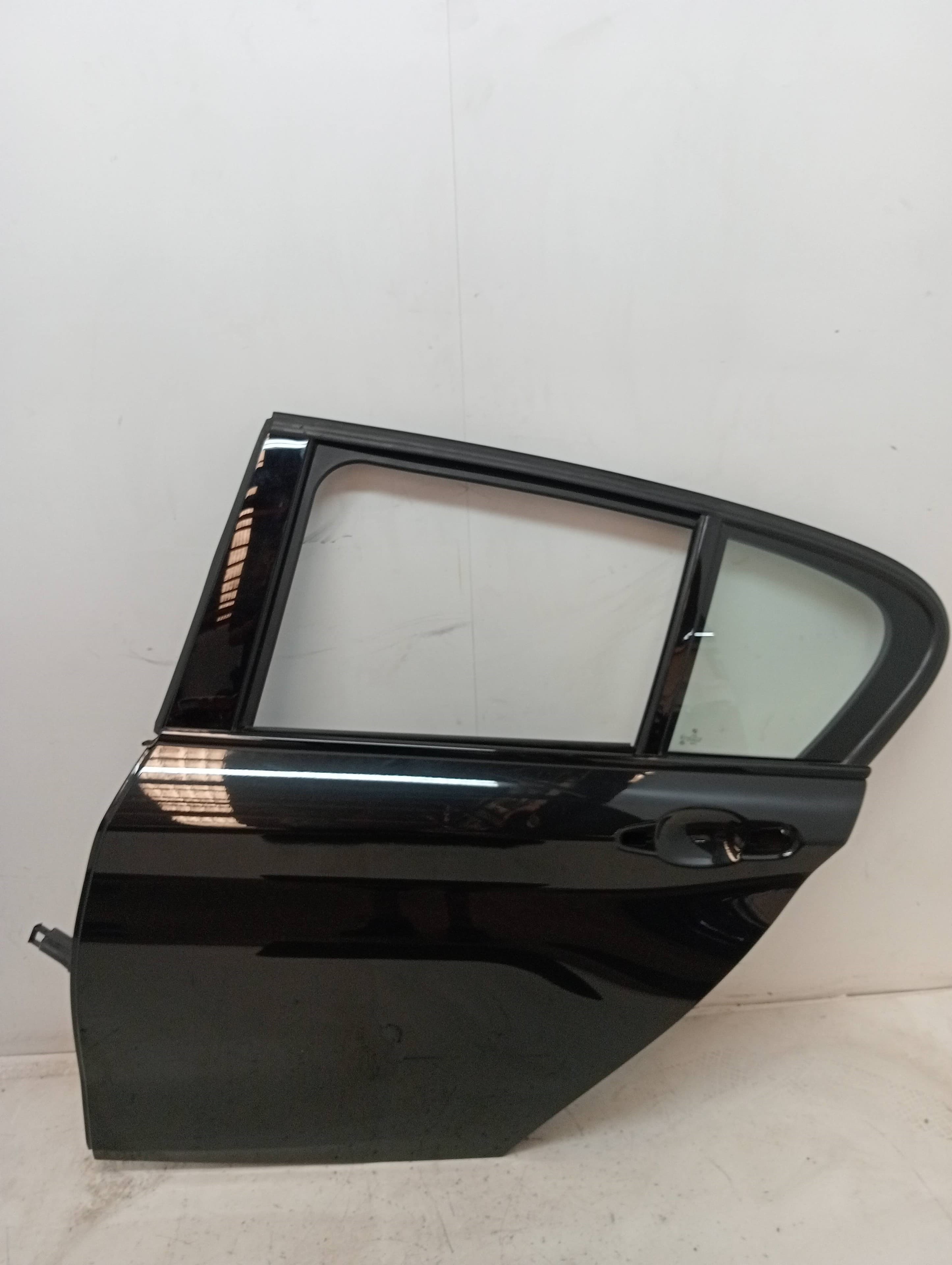 Puerta trasera izquierda BMW SERIE 1 LIM