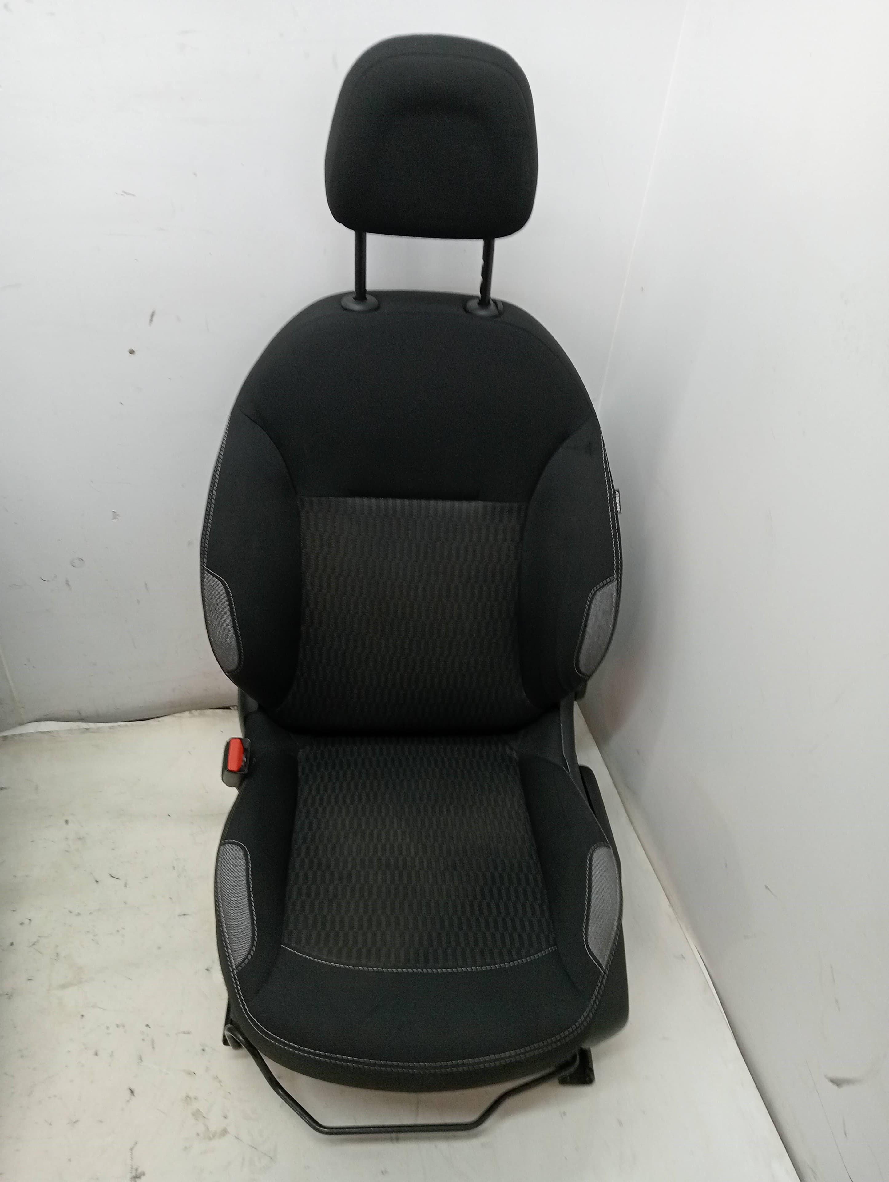 Asiento delantero izquierdo PEUGEOT 208