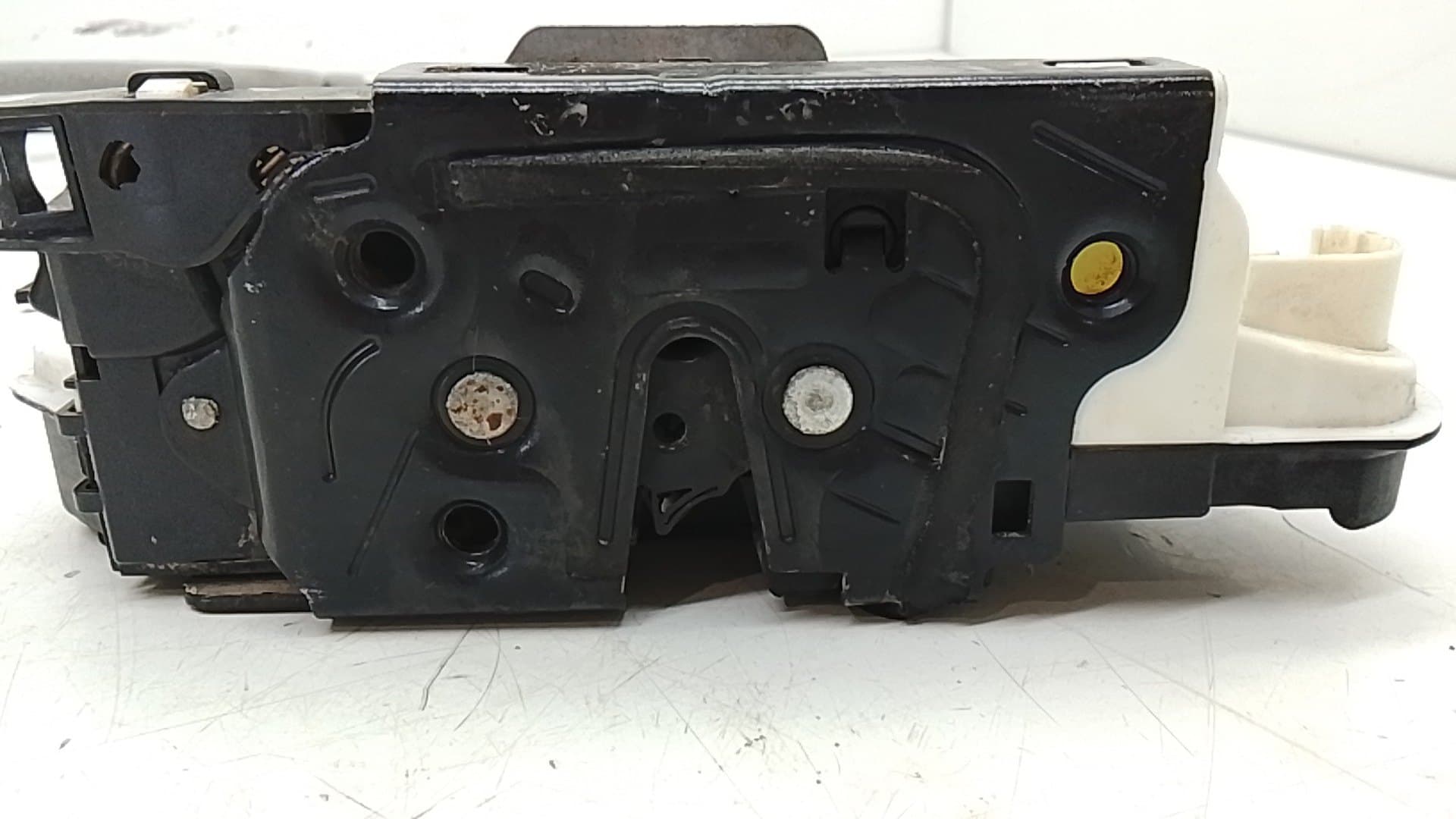 Cerradura puerta delantera izquierda VOLKSWAGEN SCIROCCO (137) 3