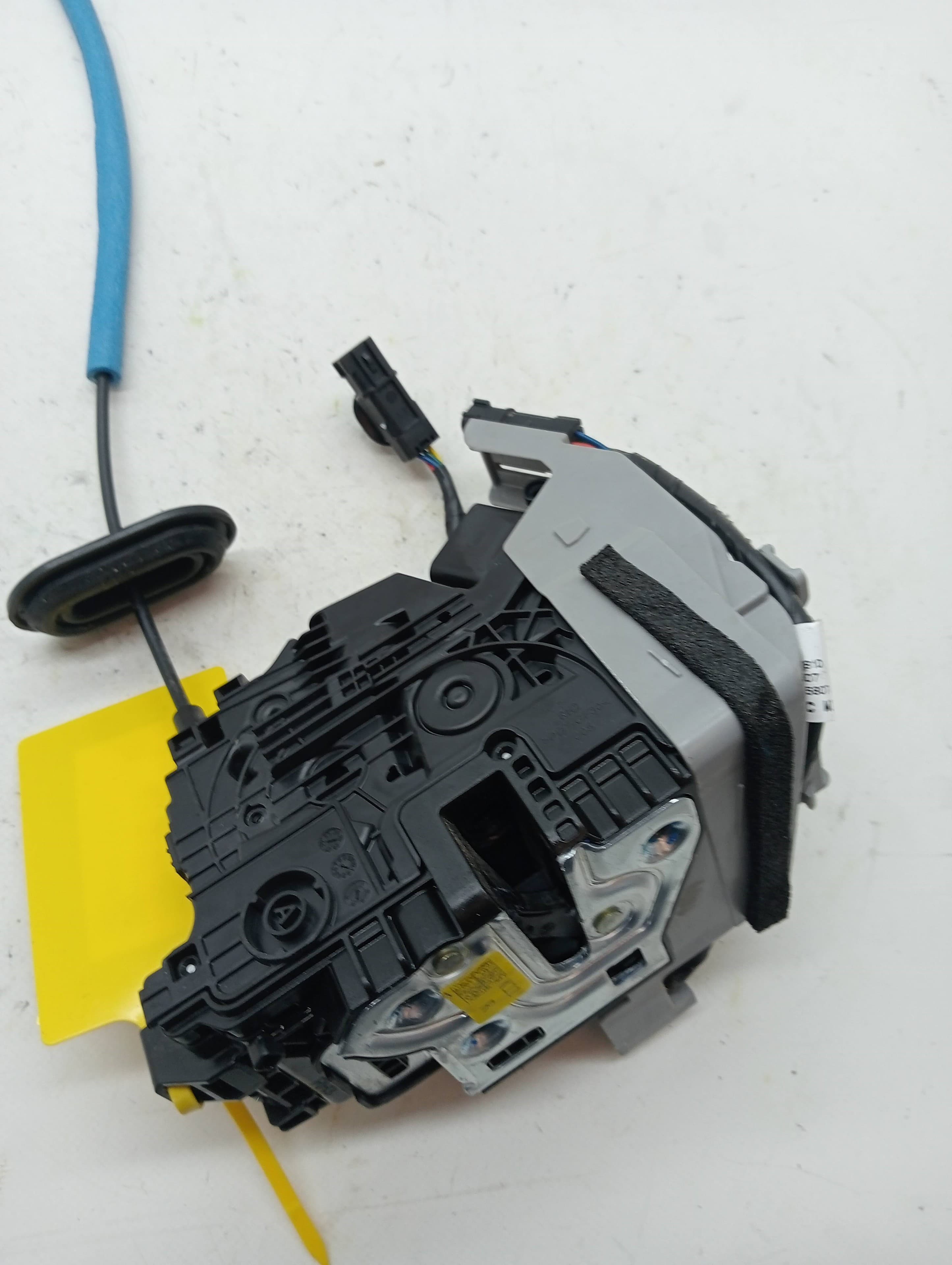 Cerradura puerta delantera derecha KIA NIRO 3