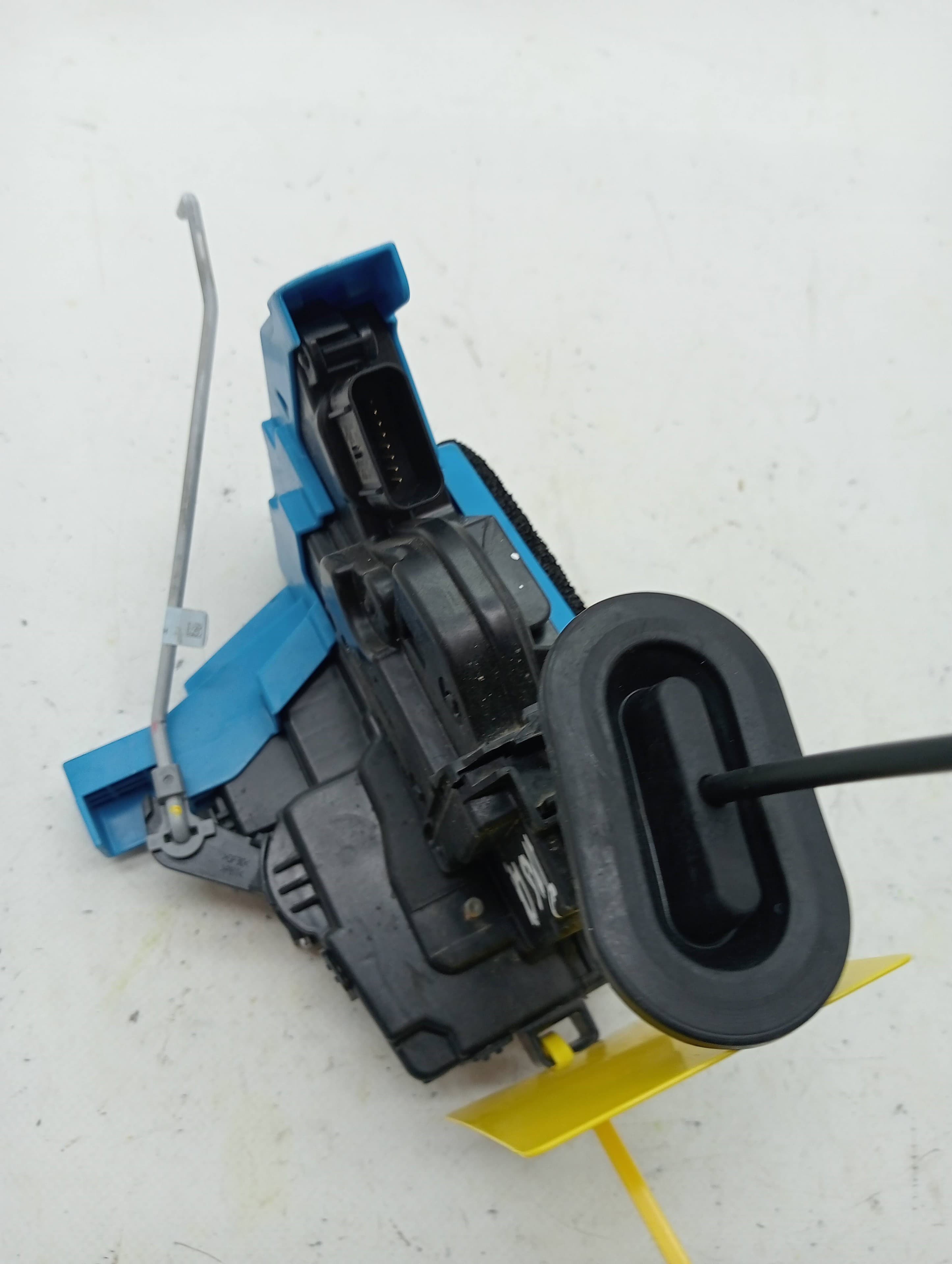 Cerradura puerta trasera derecha KIA NIRO 4