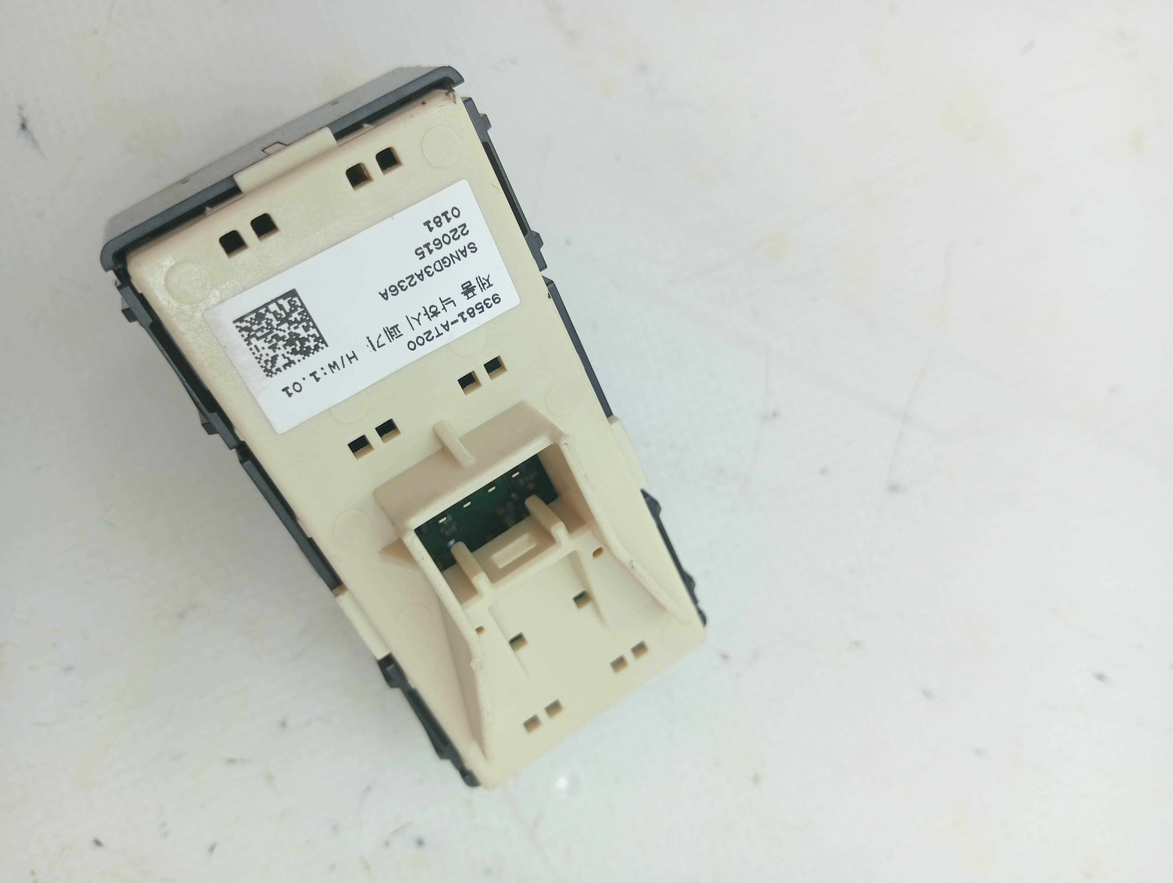 Mando elevalunas delantero derecho KIA NIRO 2