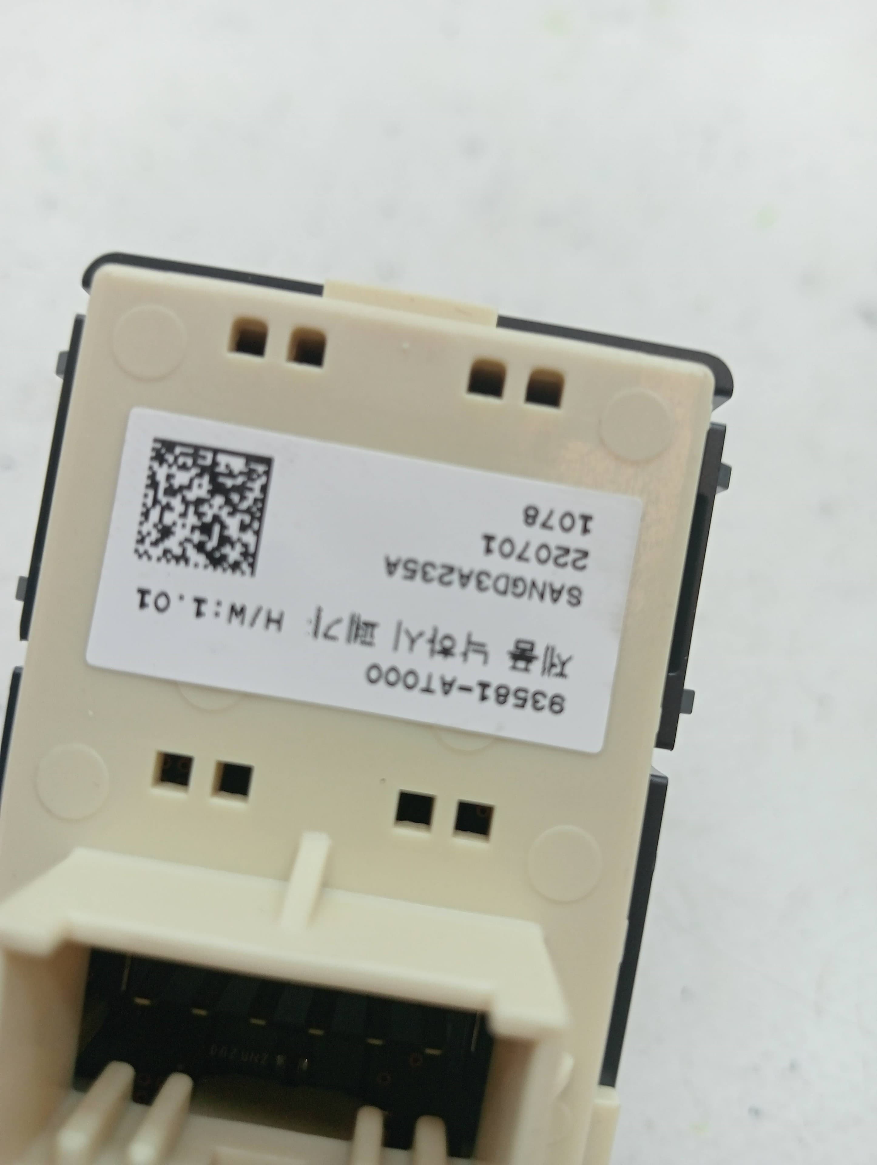 Mando elevalunas trasero izquierdo KIA NIRO 2
