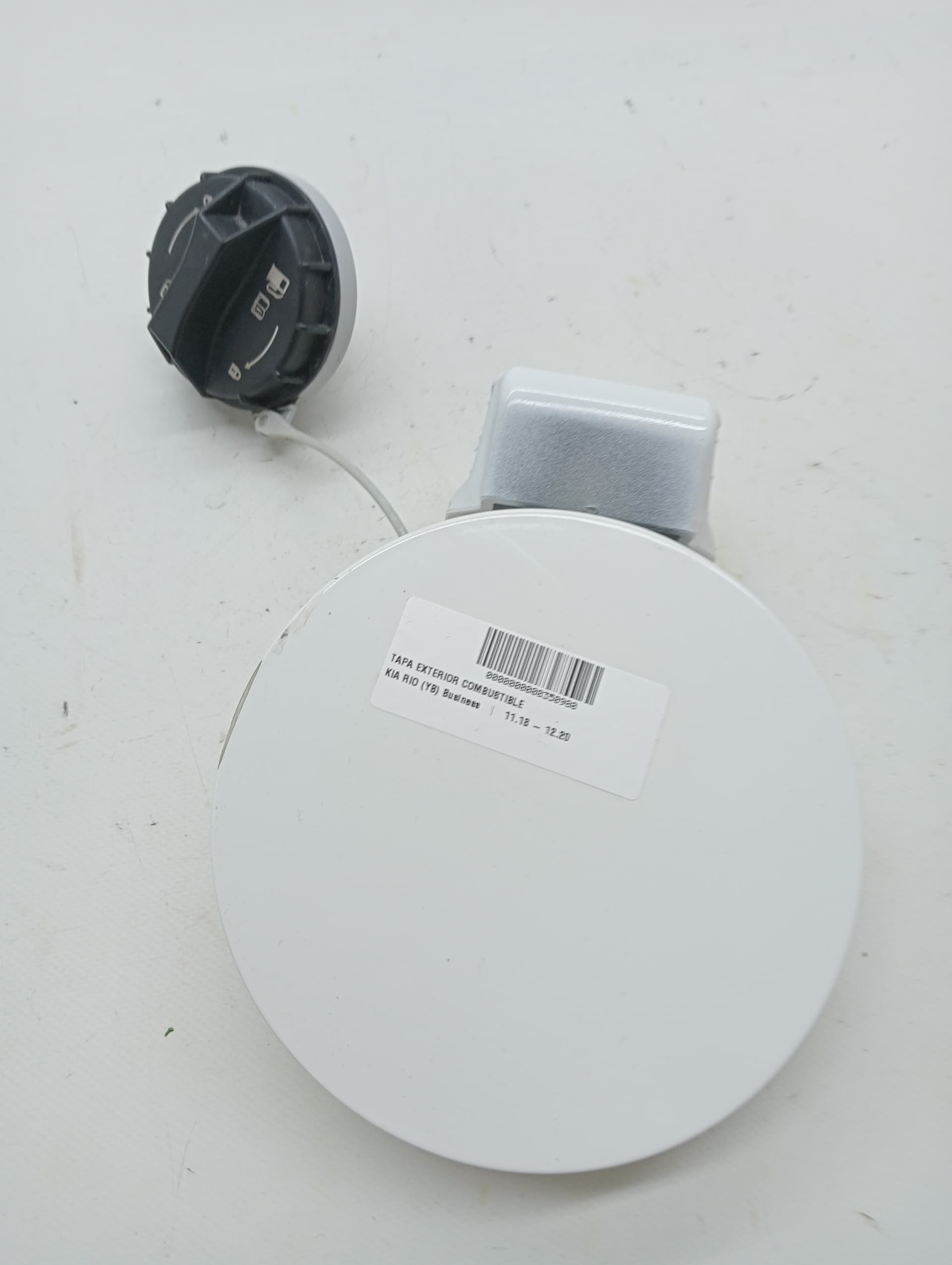 Tapa exterior combustible KIA RIO (YB)