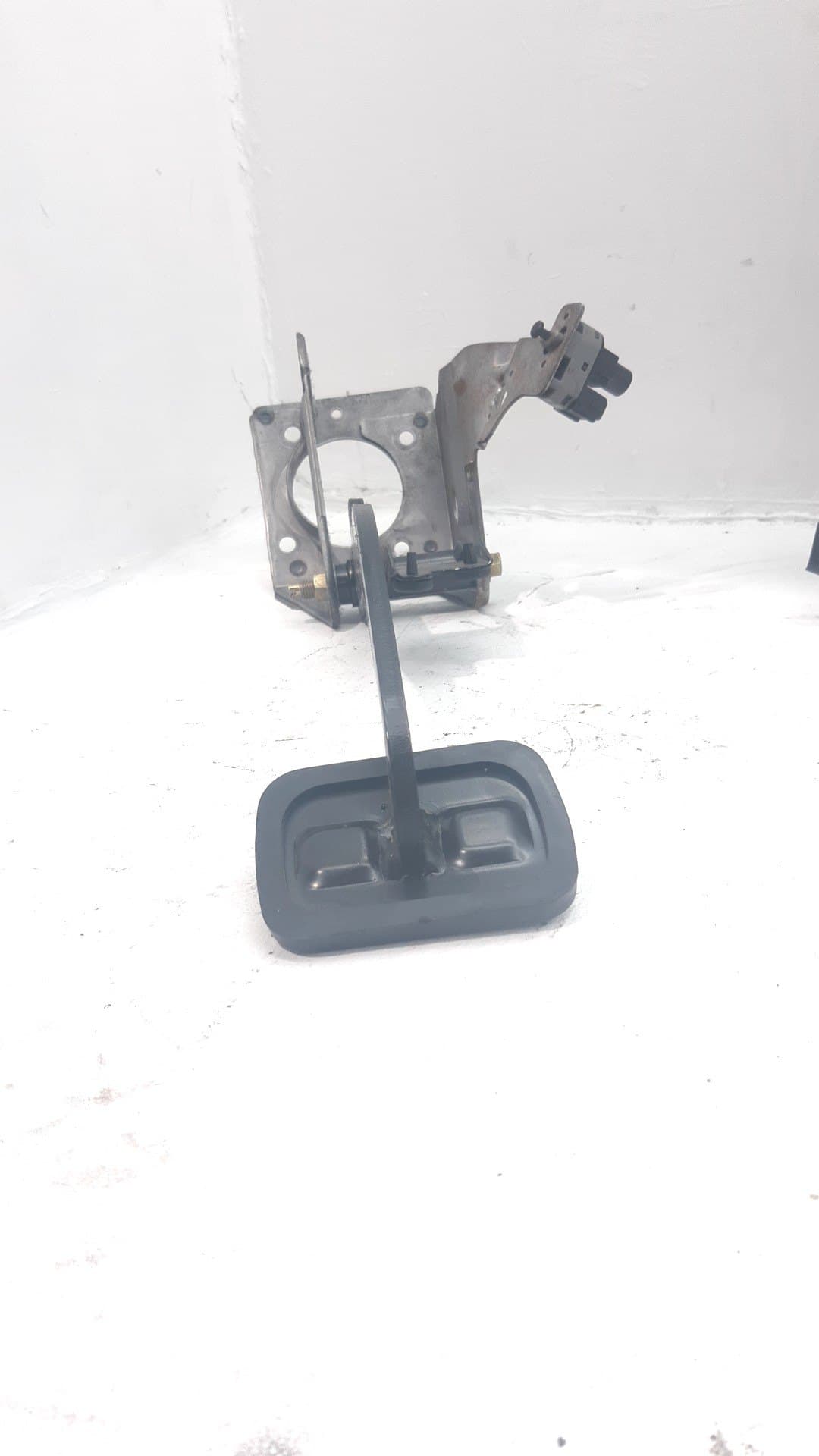 Pedal freno MAZDA 2 LIM 2