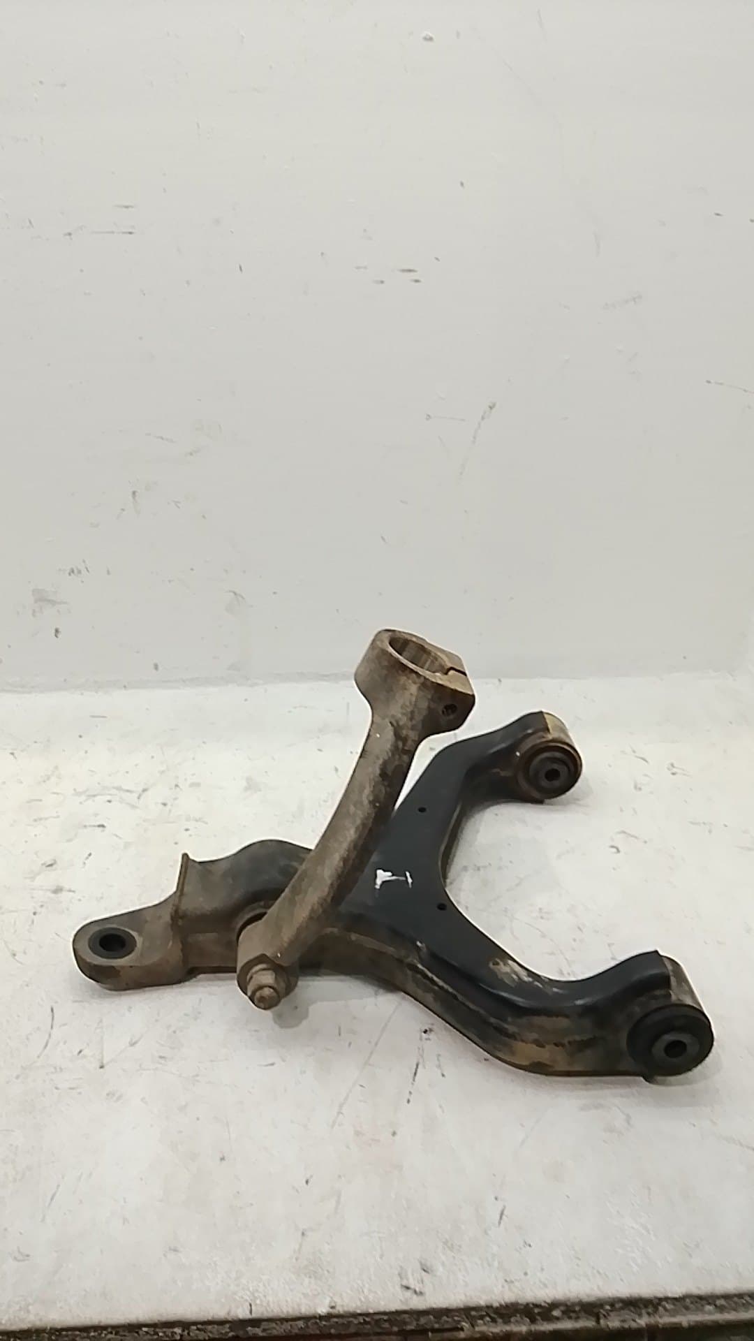 Brazo suspension inferior delantero izquierdo SSANGYONG KYRON