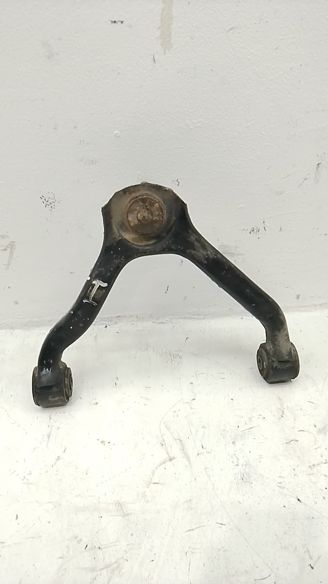 Brazo suspension superior delantero izquierdo SSANGYONG KYRON