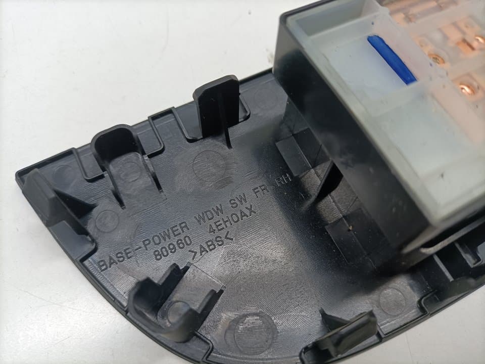 Mando elevalunas delantero derecho NISSAN QASHQAI (J11) 2