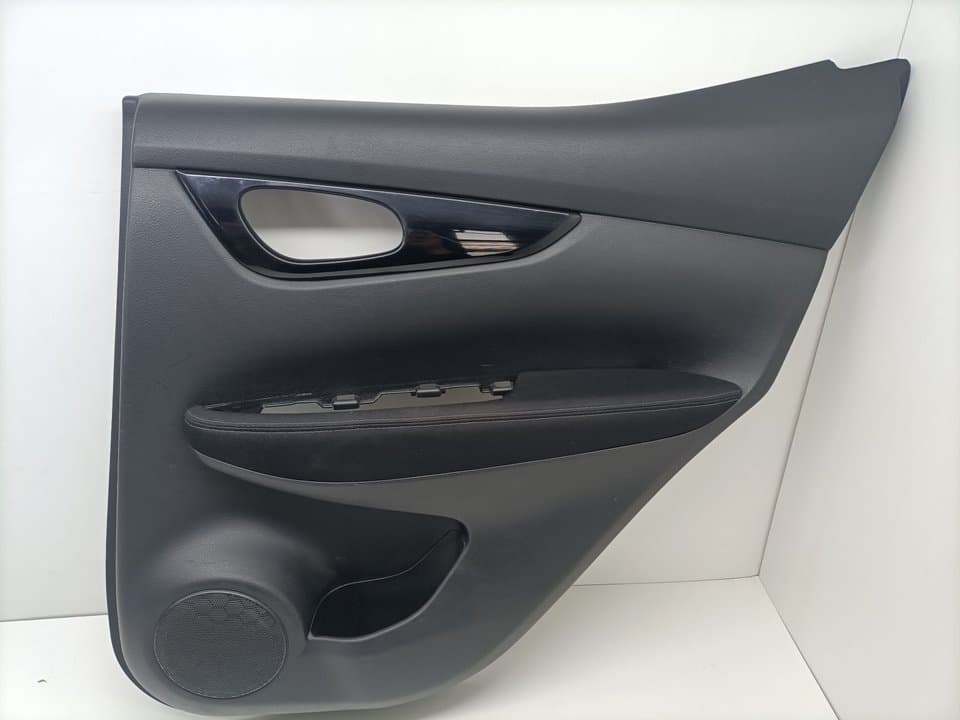 Guarnecido puerta trasera derecha NISSAN QASHQAI (J11)
