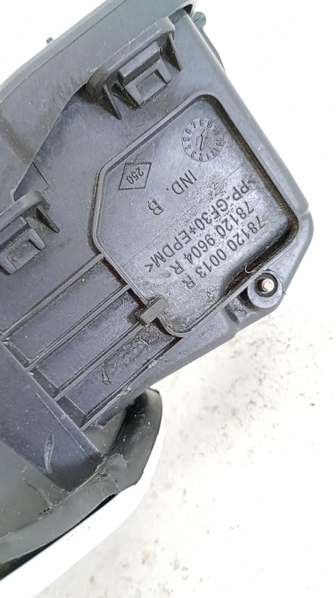 Tapa exterior combustible RENAULT MEGANE III GRANDTOUR (KZ0/1) 2