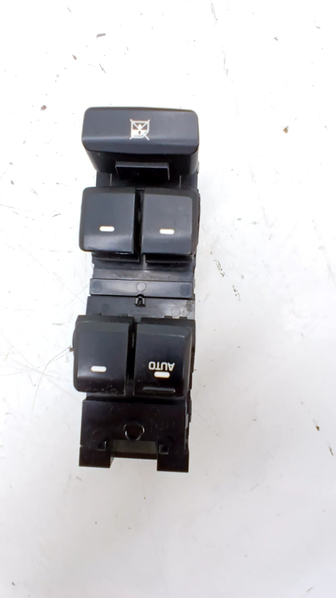 Mando elevalunas delantero izquierdo HYUNDAI I20 3