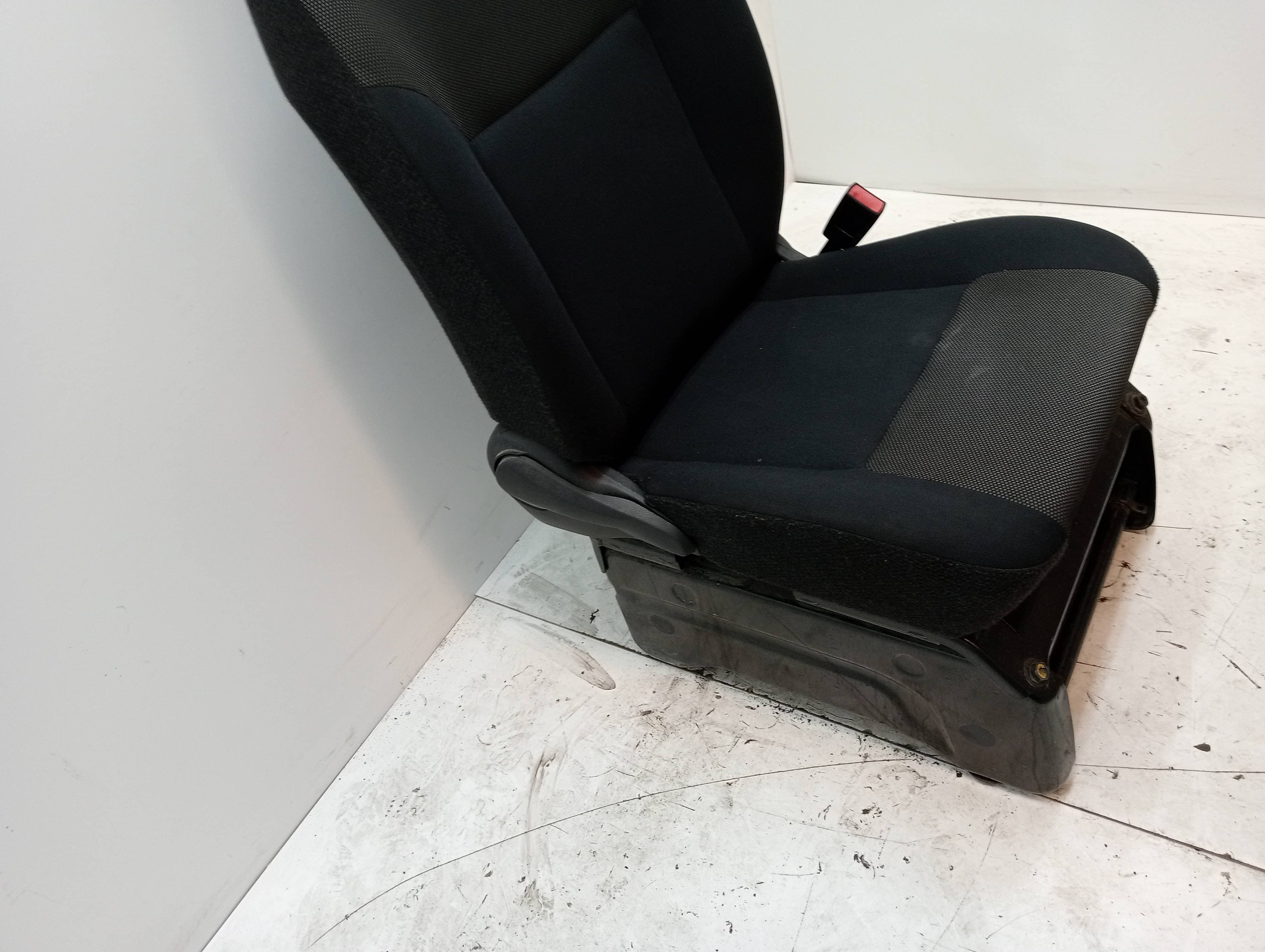 Asiento delantero derecho PEUGEOT PARTNER (2022) 2