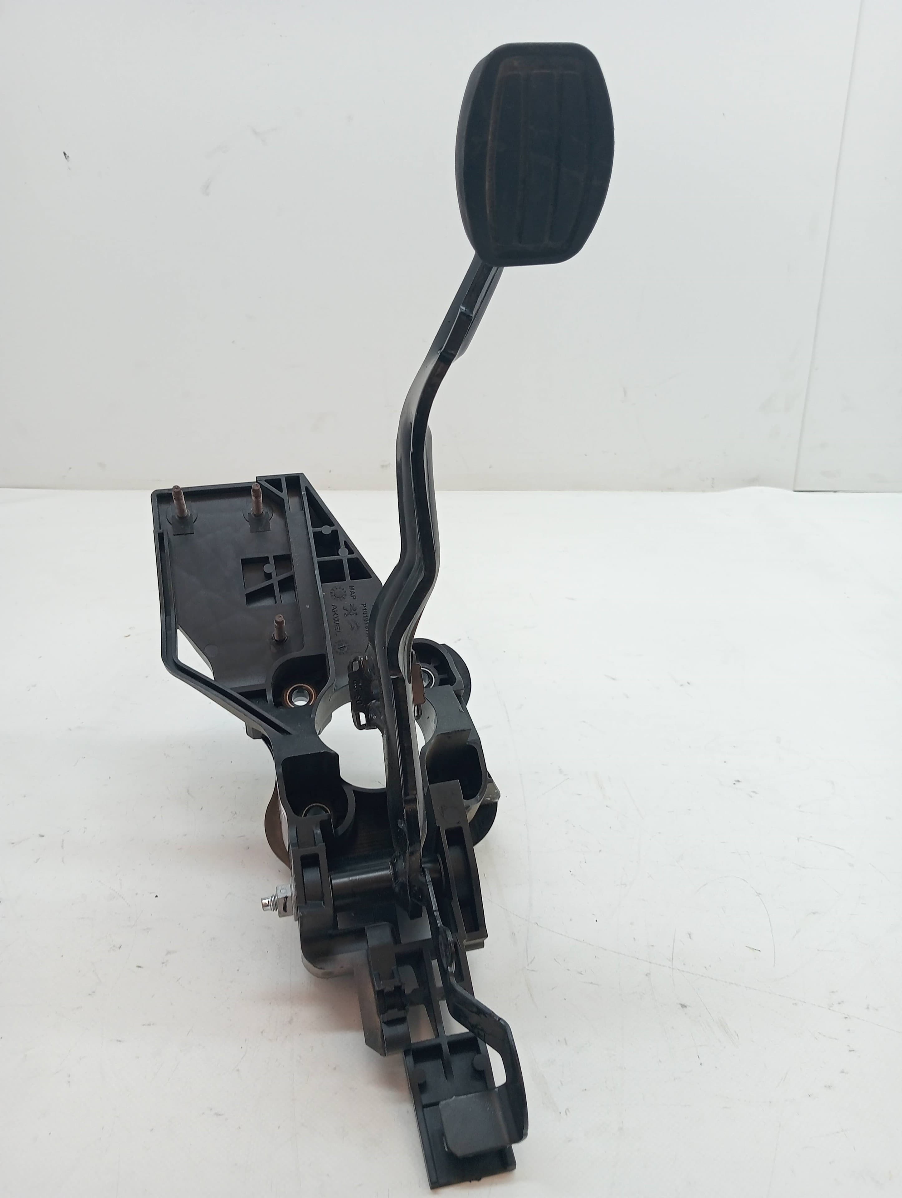 Pedal freno PEUGEOT PARTNER (2022)