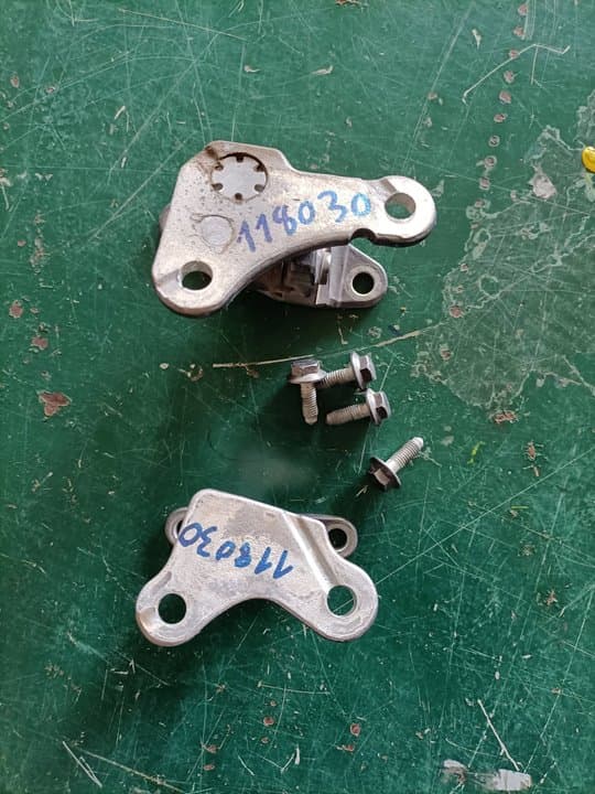 Bisagra puerta trasera izquierda MITSUBISHI COLT BERLINA 5 (Z) 2