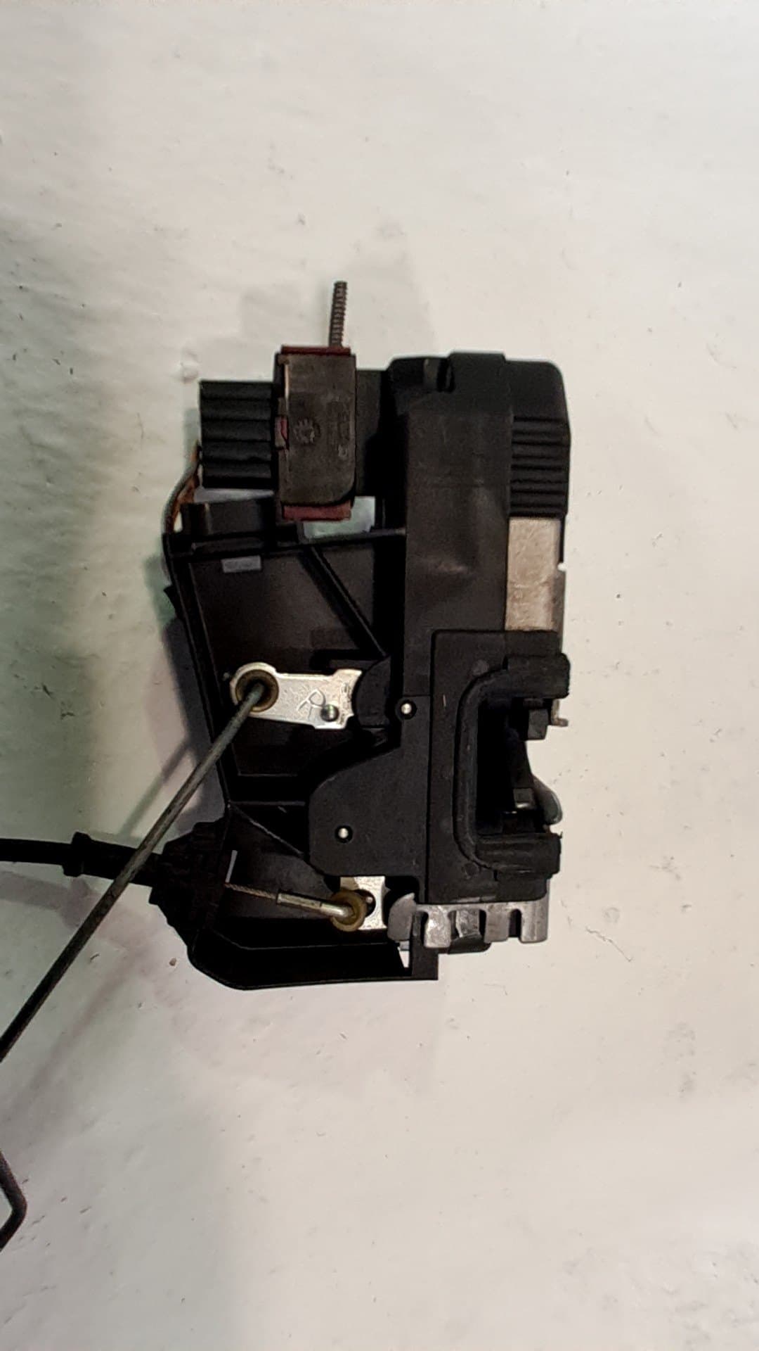 Cerradura puerta delantera derecha OPEL VIVARO 2
