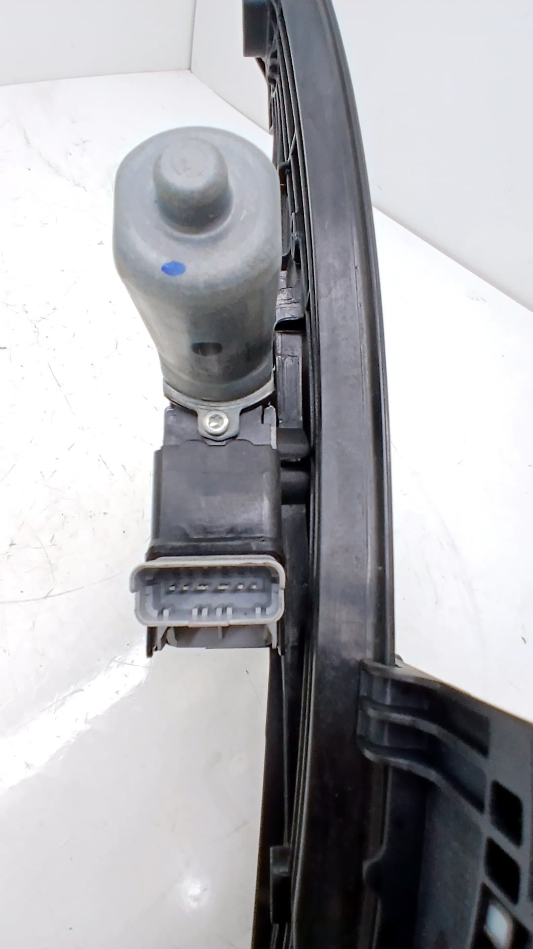 Motor elevalunas trasero derecho OPEL CORSA F 4