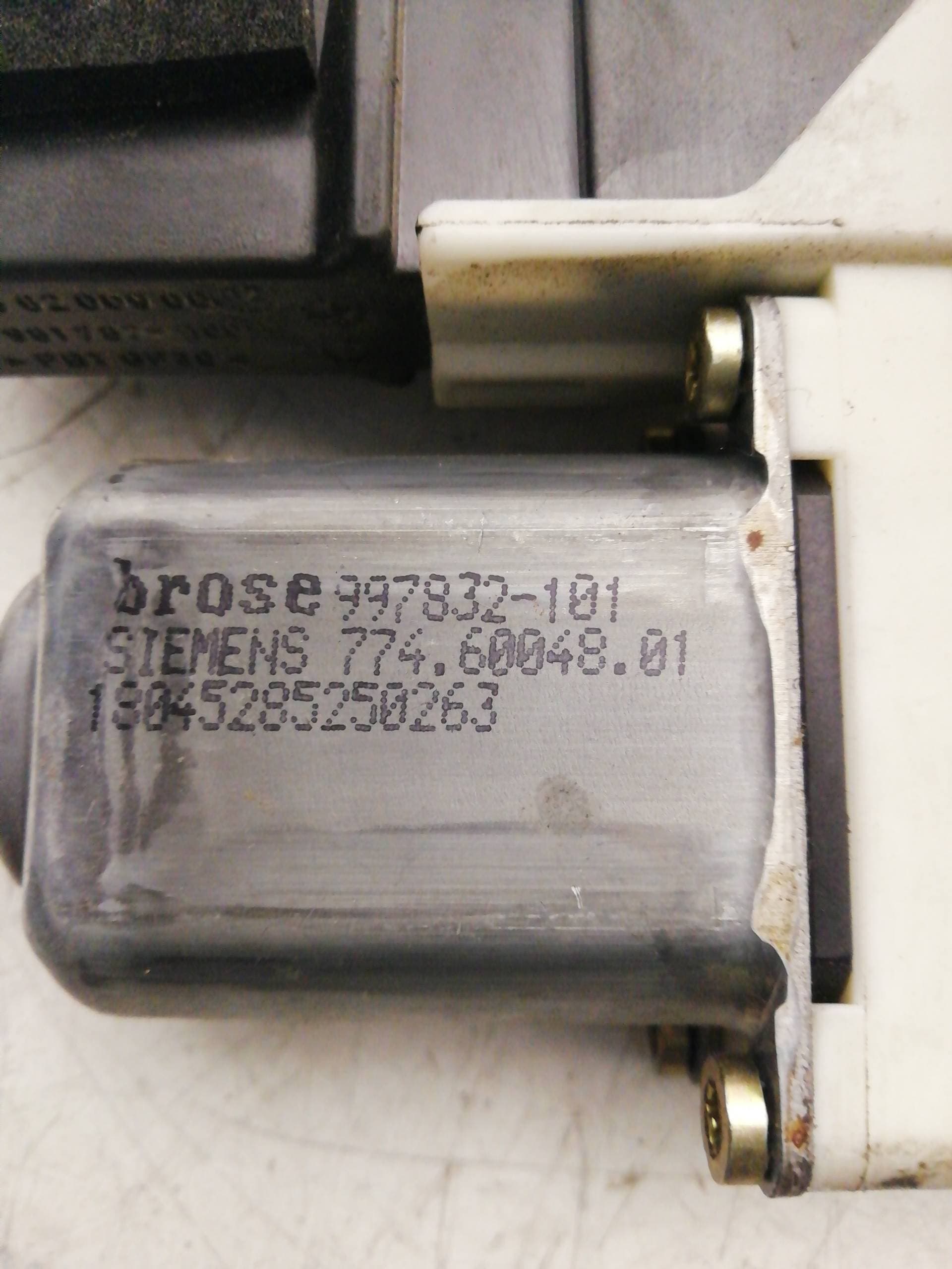 Motor elevalunas delantero izquierdo CITROEN C4 COUPE 3