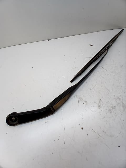 Brazo limpia delantero derecho KIA CARENS ( ) 2