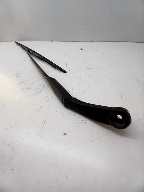 Brazo limpia delantero izquierdo KIA CARENS ( ) 2