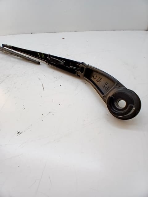 Brazo limpia delantero izquierdo KIA CARENS ( )