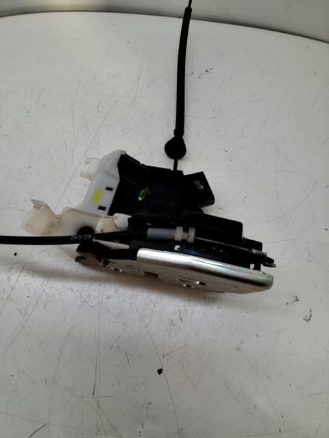 Cerradura puerta delantera derecha KIA CARENS ( )