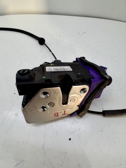 Cerradura puerta trasera derecha KIA CARENS ( )